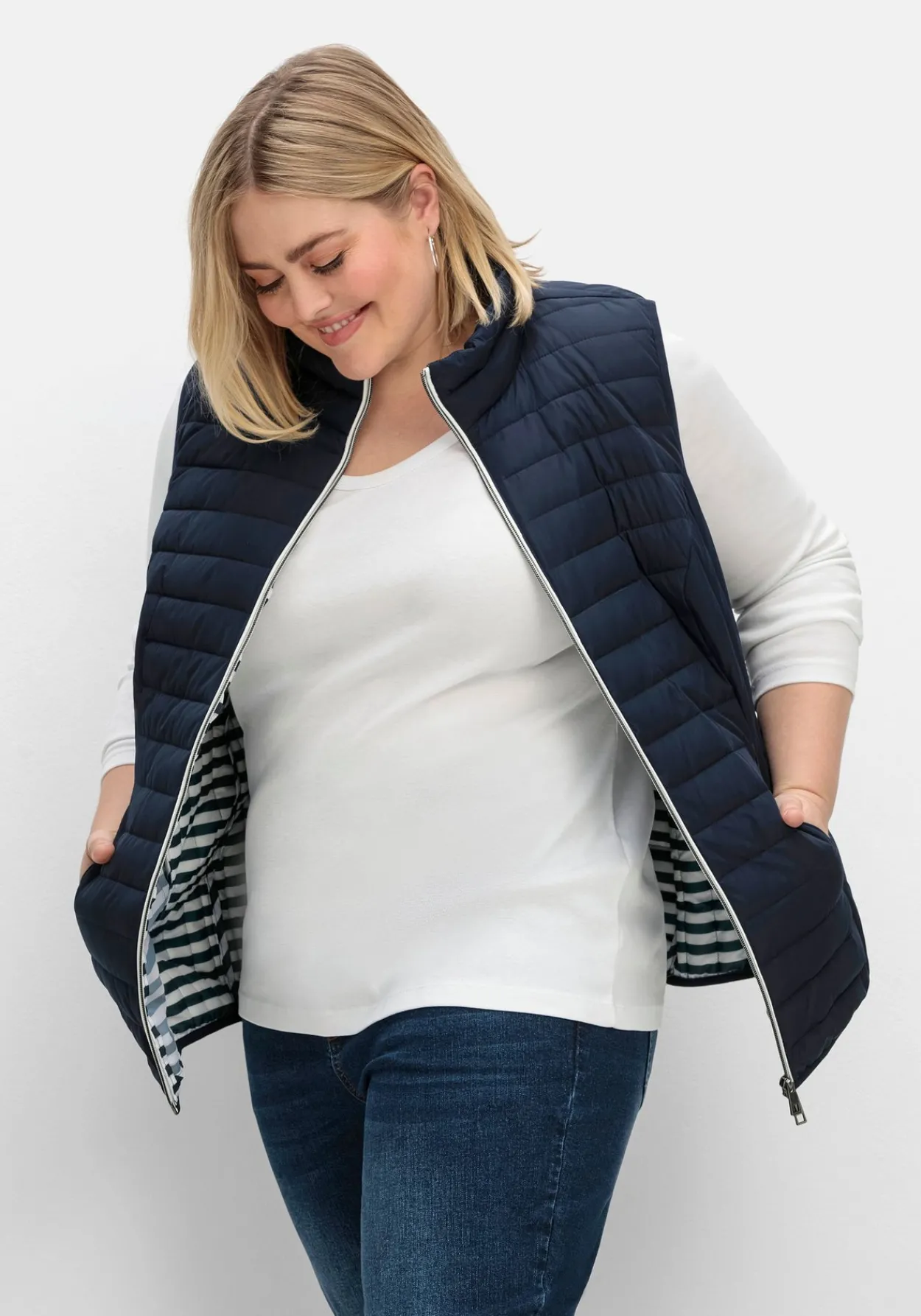 Leicht wattierte Steppweste mit 2-Wege-Zipper<sheego Fashion