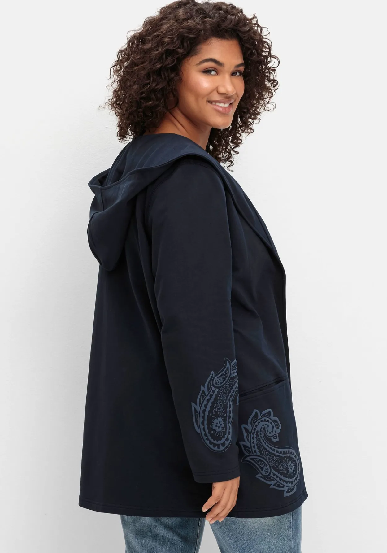 Leichte Kapuzensweatjacke mit Paisleydruck<sheego by Joe Browns Discount