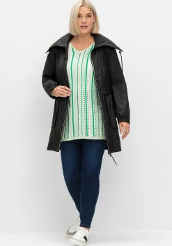 Leichte Outdoorjacke mit dekorativer Passe<sheego Hot