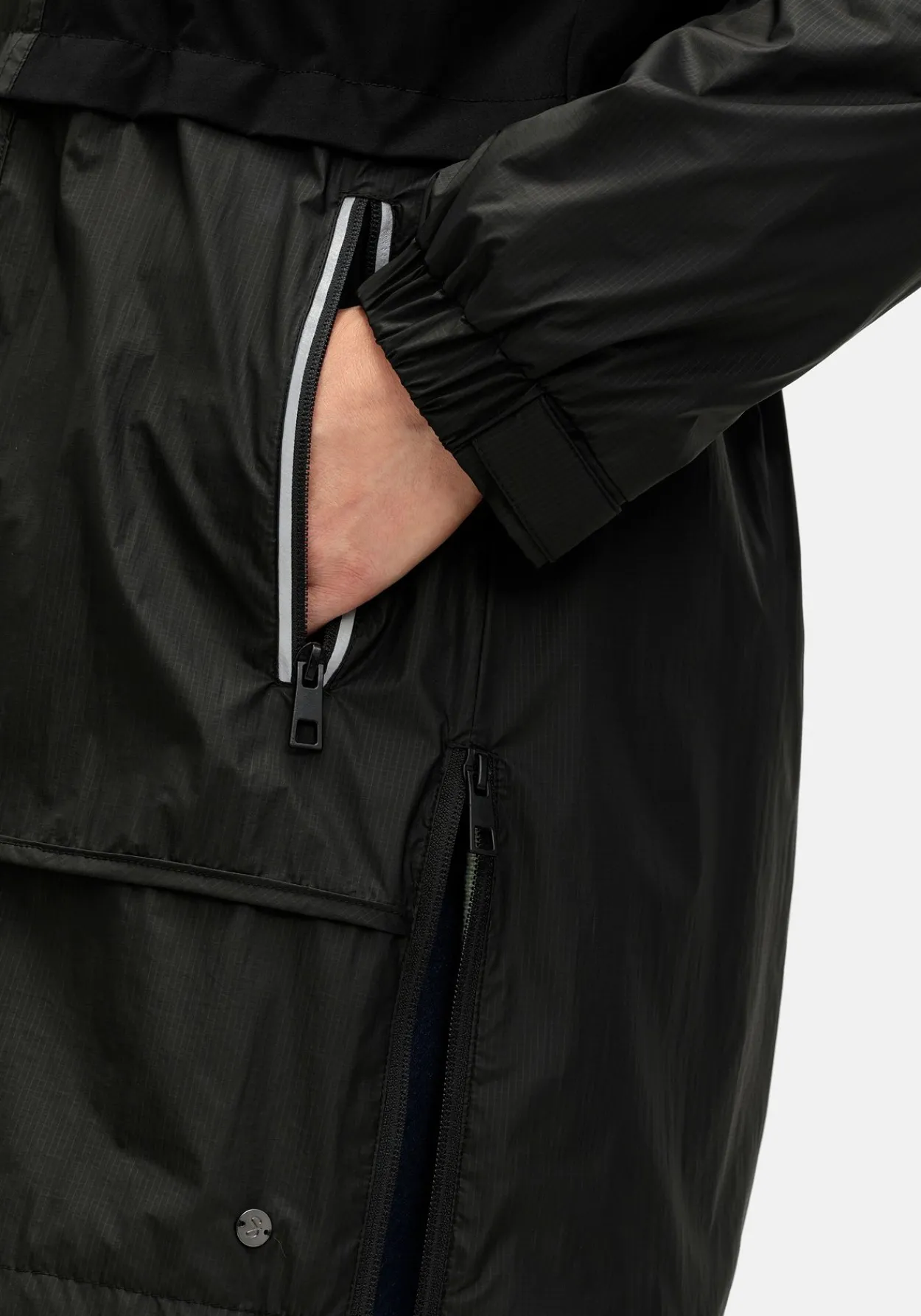 Leichte Outdoorjacke mit dekorativer Passe<sheego Hot