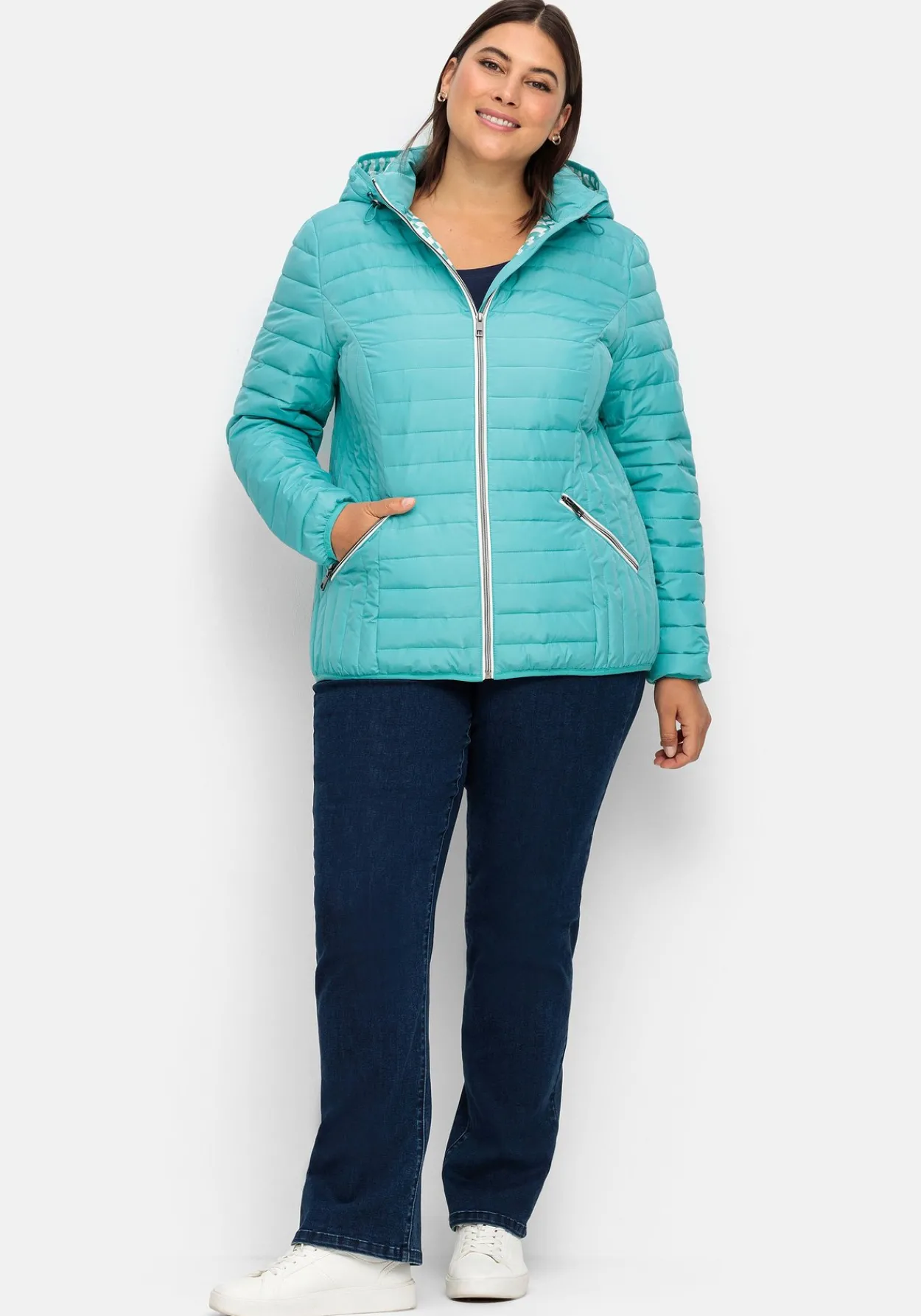 Leichte Steppjacke mit abnehmbarer Kapuze<sheego Discount