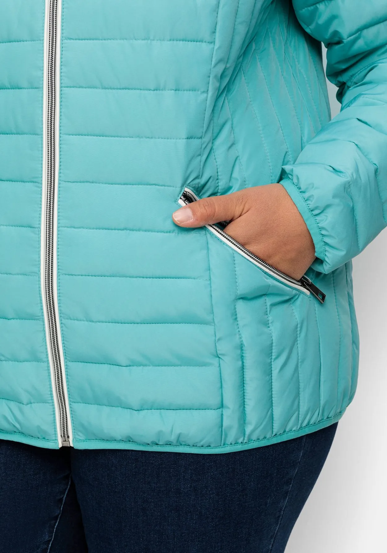 Leichte Steppjacke mit abnehmbarer Kapuze<sheego Discount