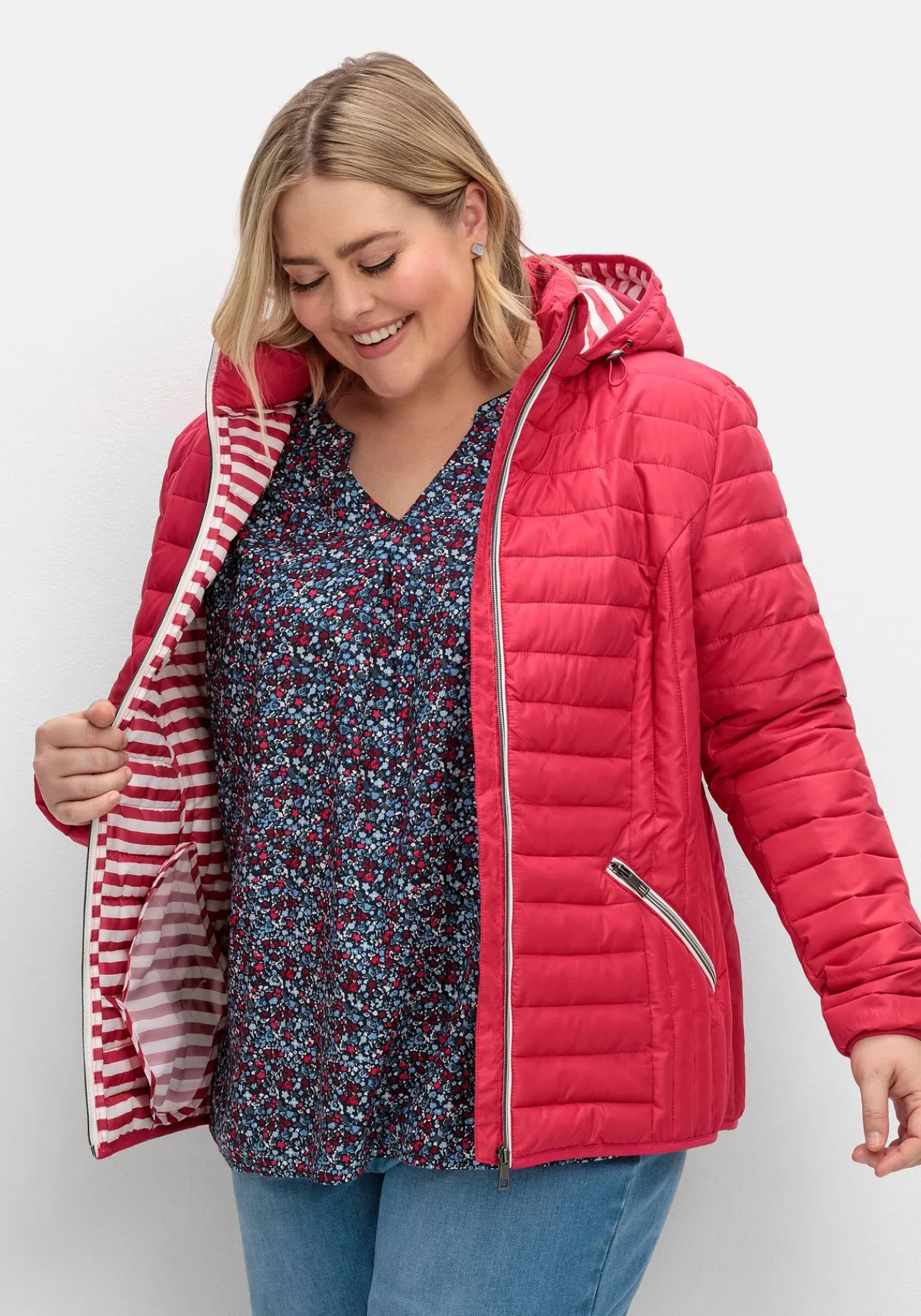Leichte Steppjacke mit abnehmbarer Kapuze<sheego Clearance