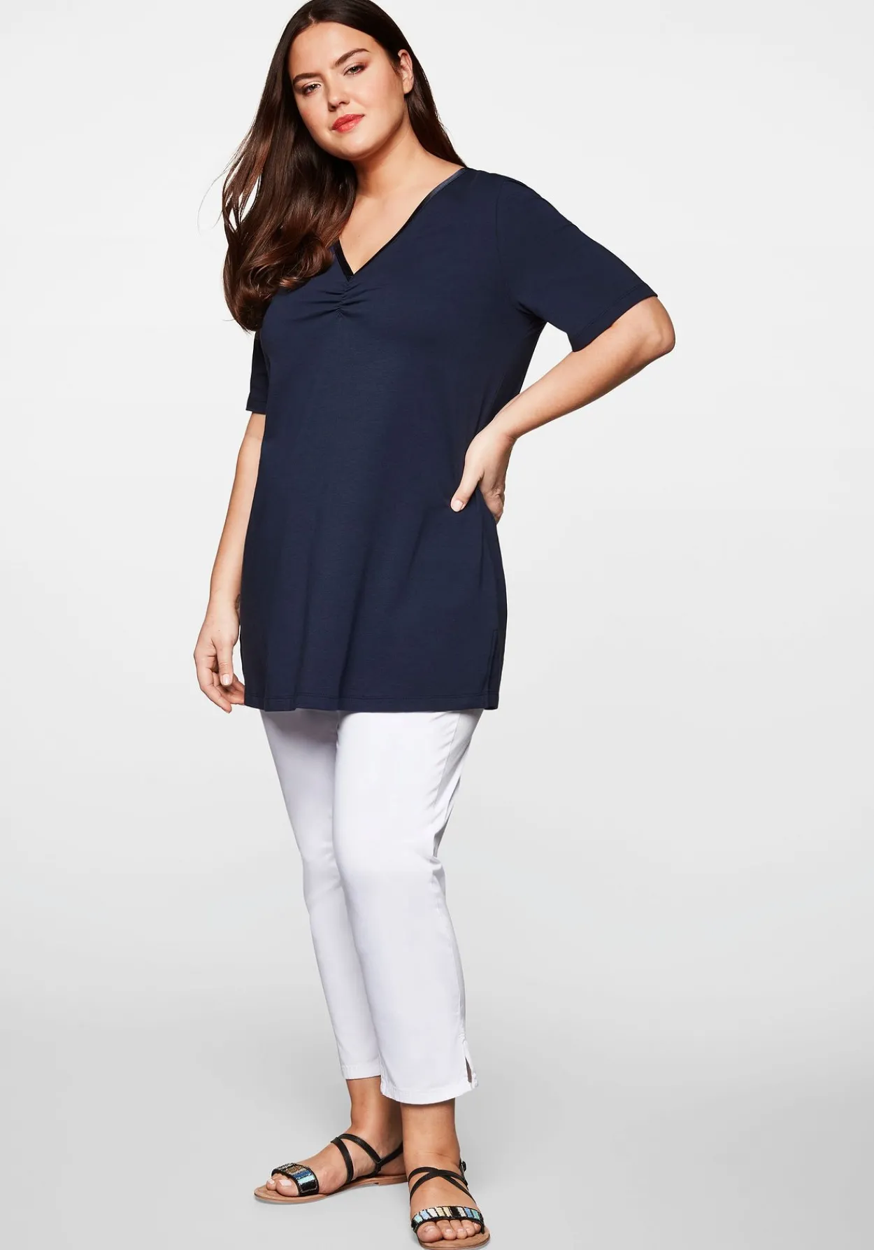 Longshirt in A-Linie mit Raffung am V-Ausschnitt<sheego Clearance