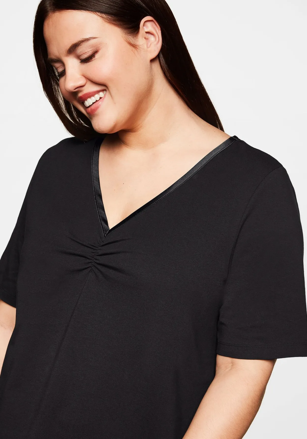 Longshirt in A-Linie mit Raffung am V-Ausschnitt<sheego New