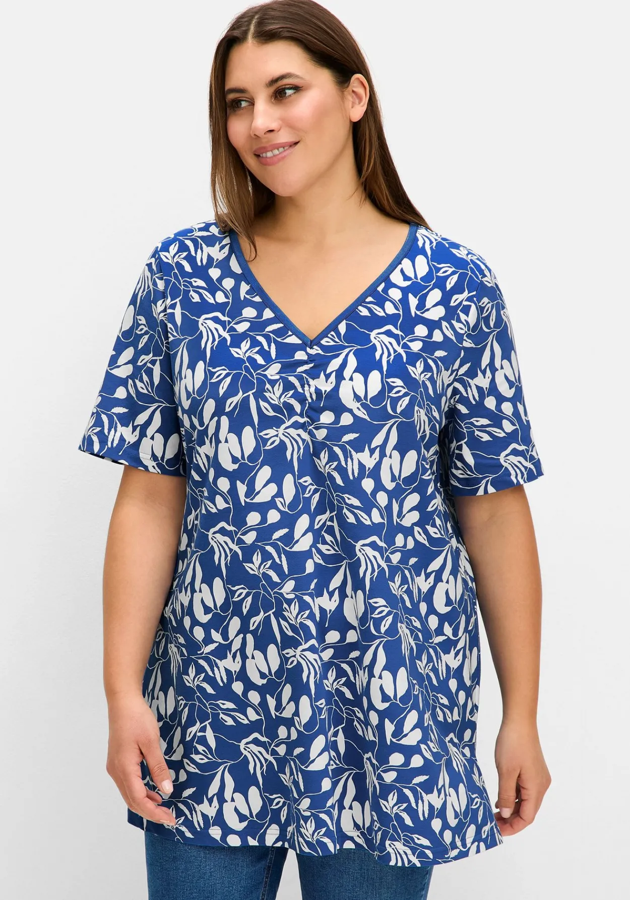 Longshirt mit Blumendruck, in leichter A-Linie<sheego Outlet