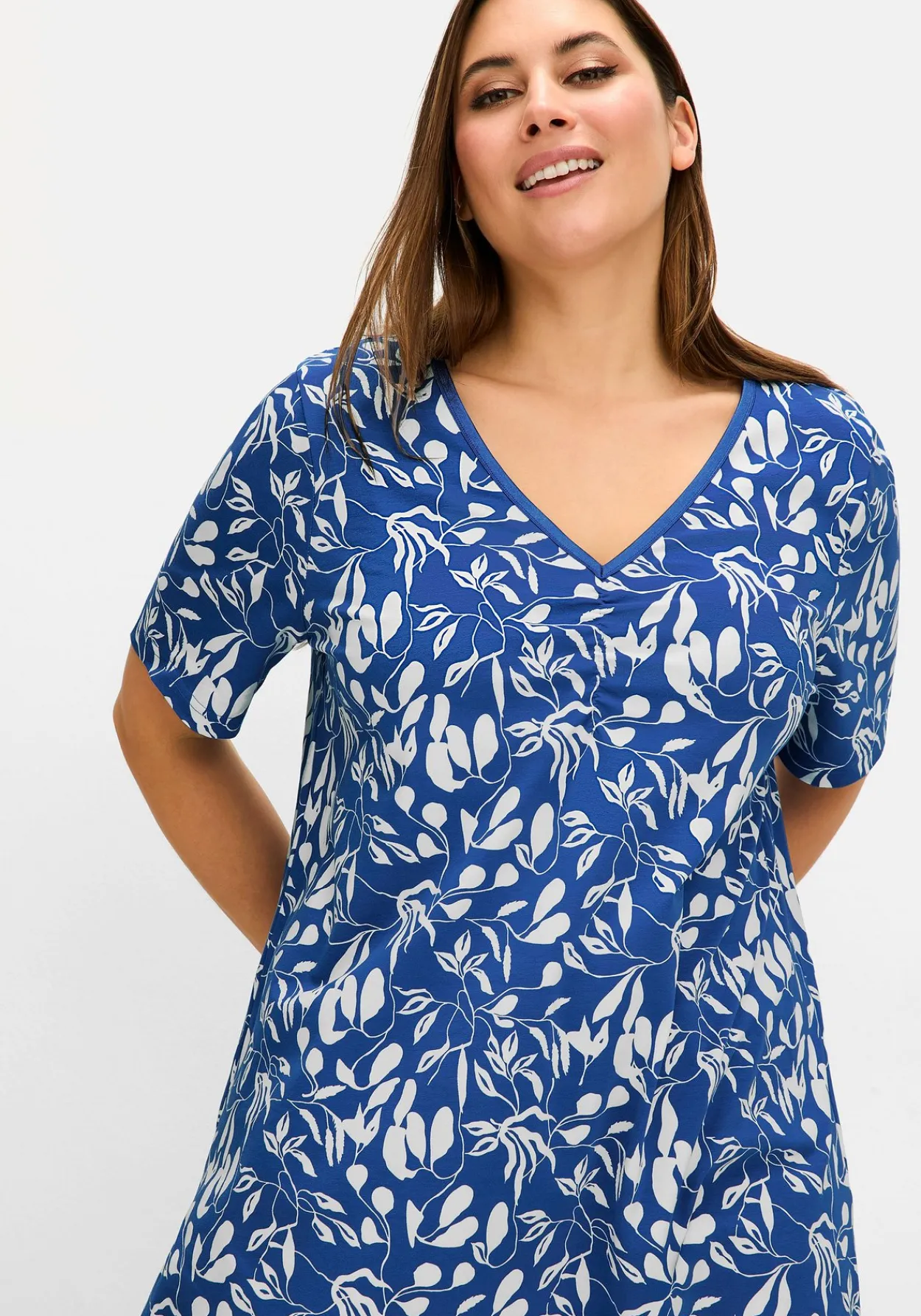 Longshirt mit Blumendruck, in leichter A-Linie<sheego Outlet