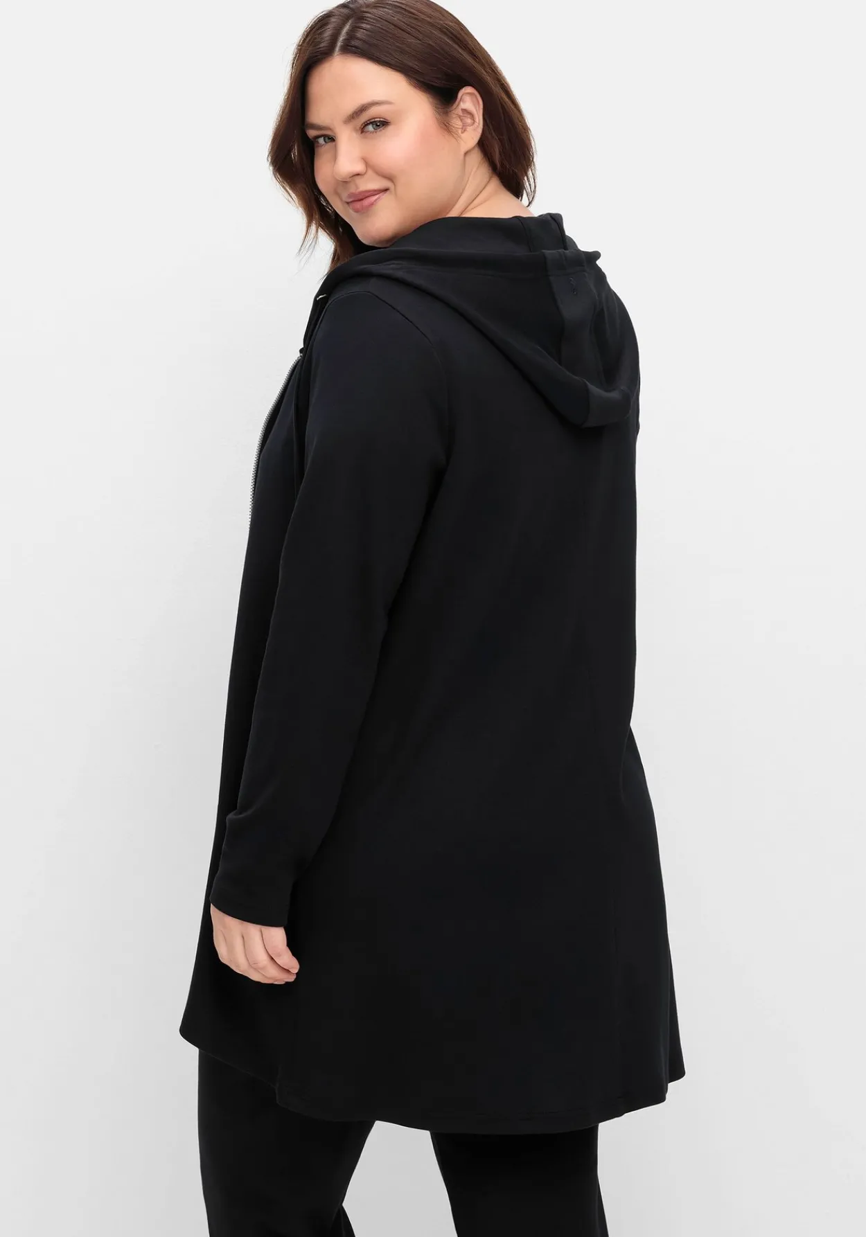 Longshirtjacke mit Kapuze und Kängurutasche<sheego Sale