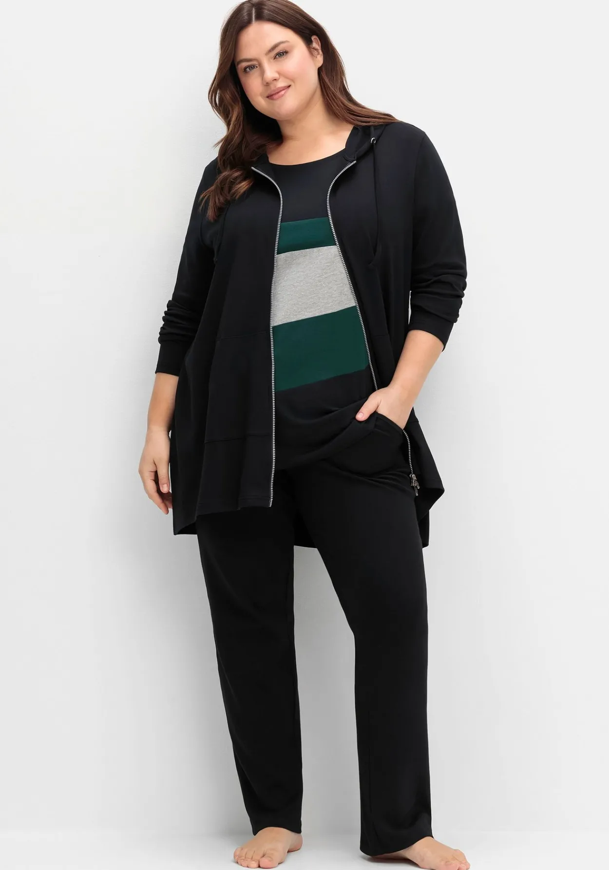 Longshirtjacke mit Kapuze und Kängurutasche<sheego Sale