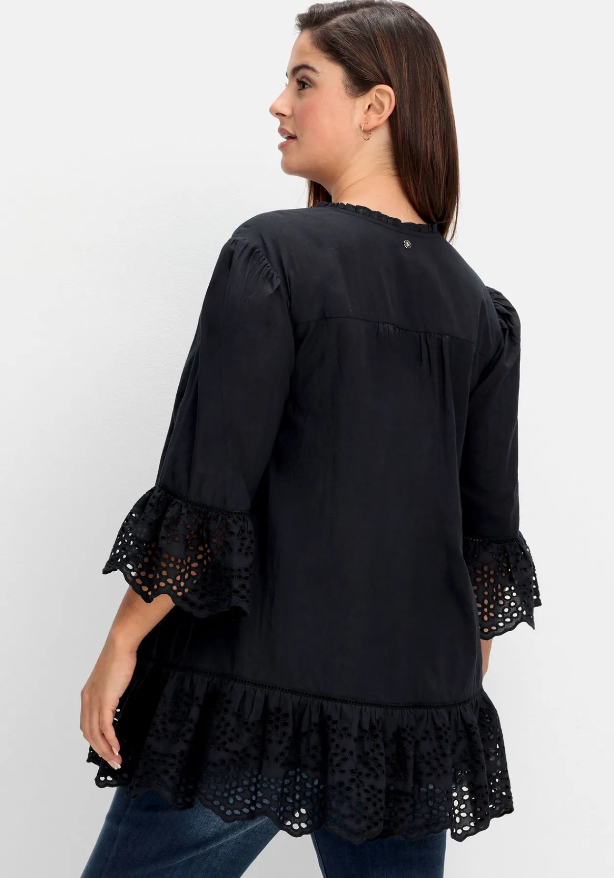 Longtunika mit Lochmusterdetails und Volantspitze<sheego Discount