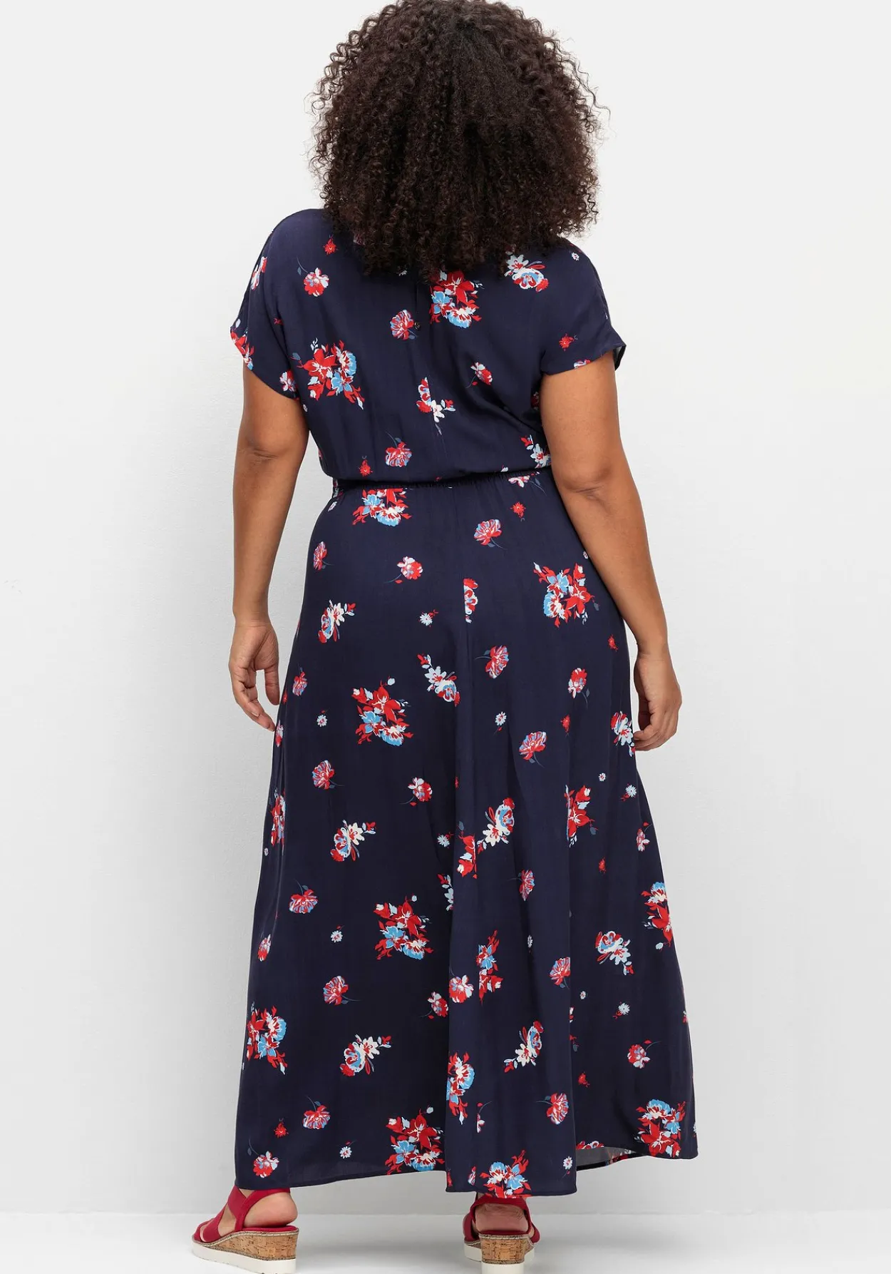 Maxikleid mit Alloverdruck und gesmokter Taille<sheego Hot