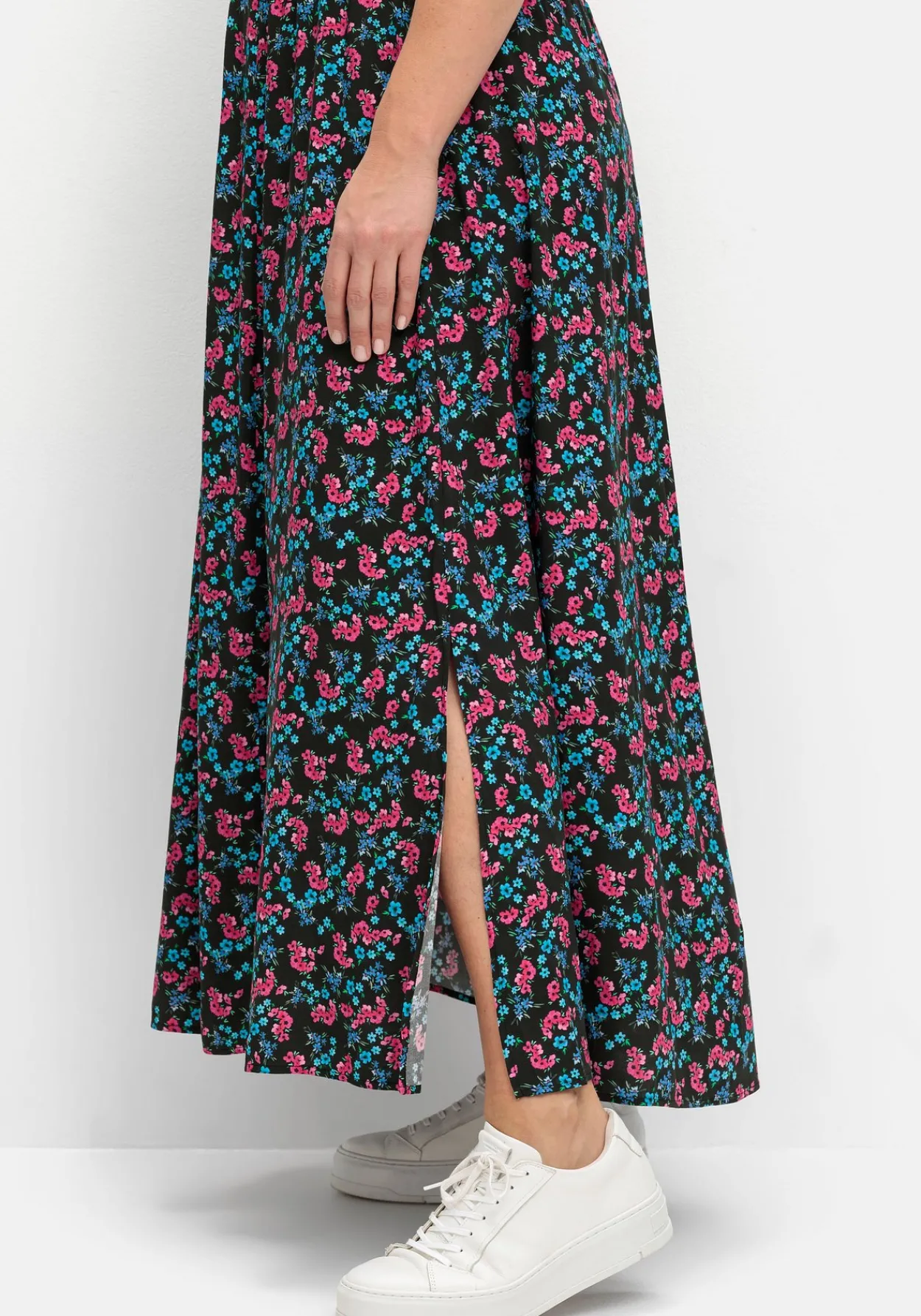 Maxikleid mit Alloverdruck und gesmokter Taille<sheego Online