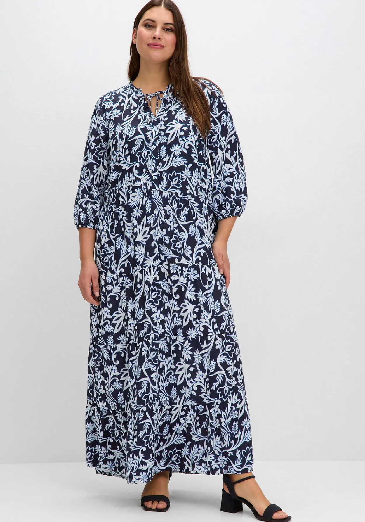Maxikleid mit floralem Druck und gestuftem Rock<sheego Clearance