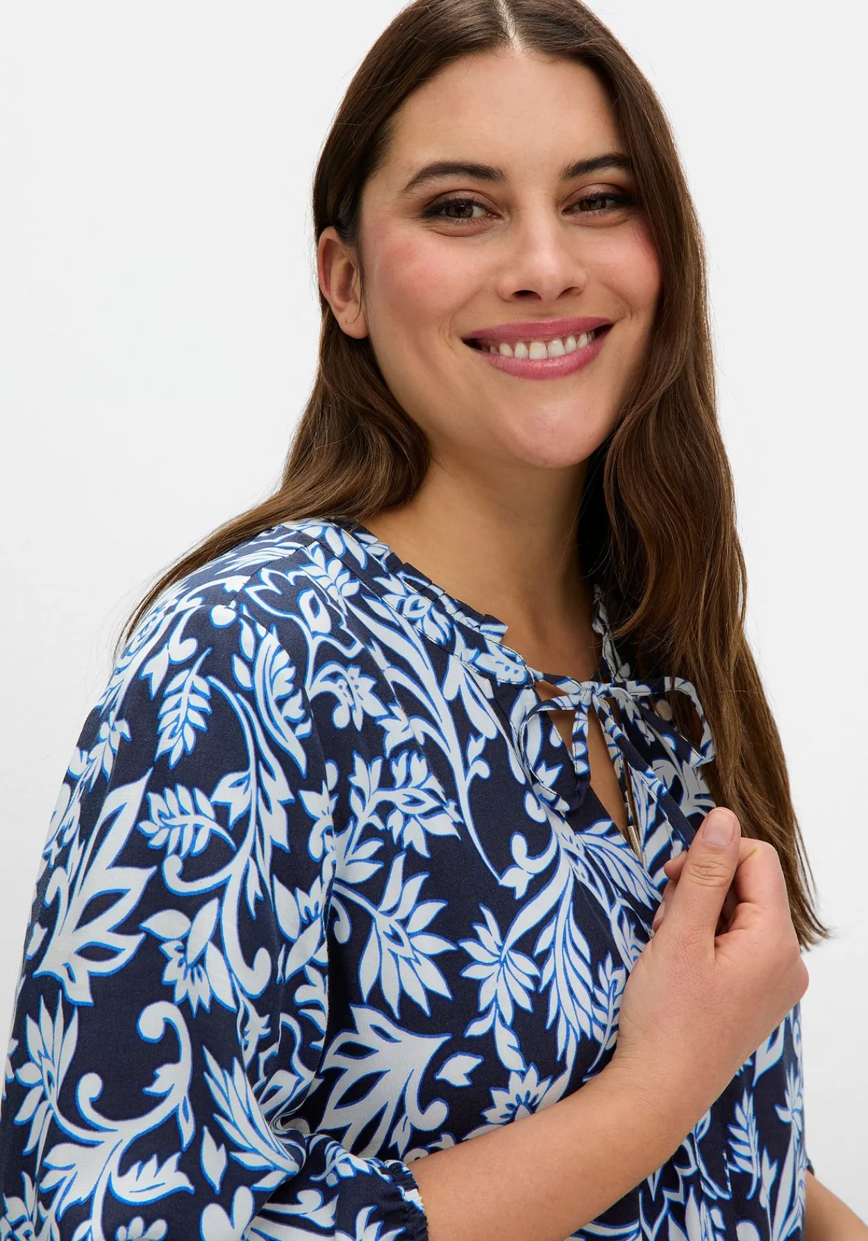 Maxikleid mit floralem Druck und gestuftem Rock<sheego Clearance