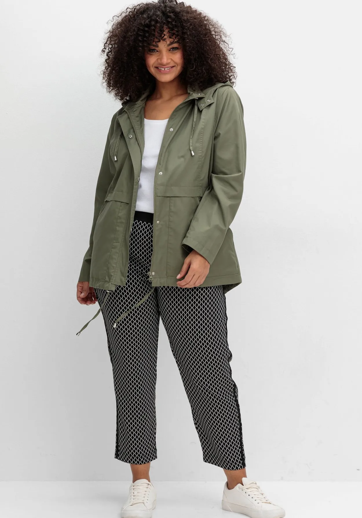 Outdoorjacke mit Kapuze und Stehkragen<sheego Discount