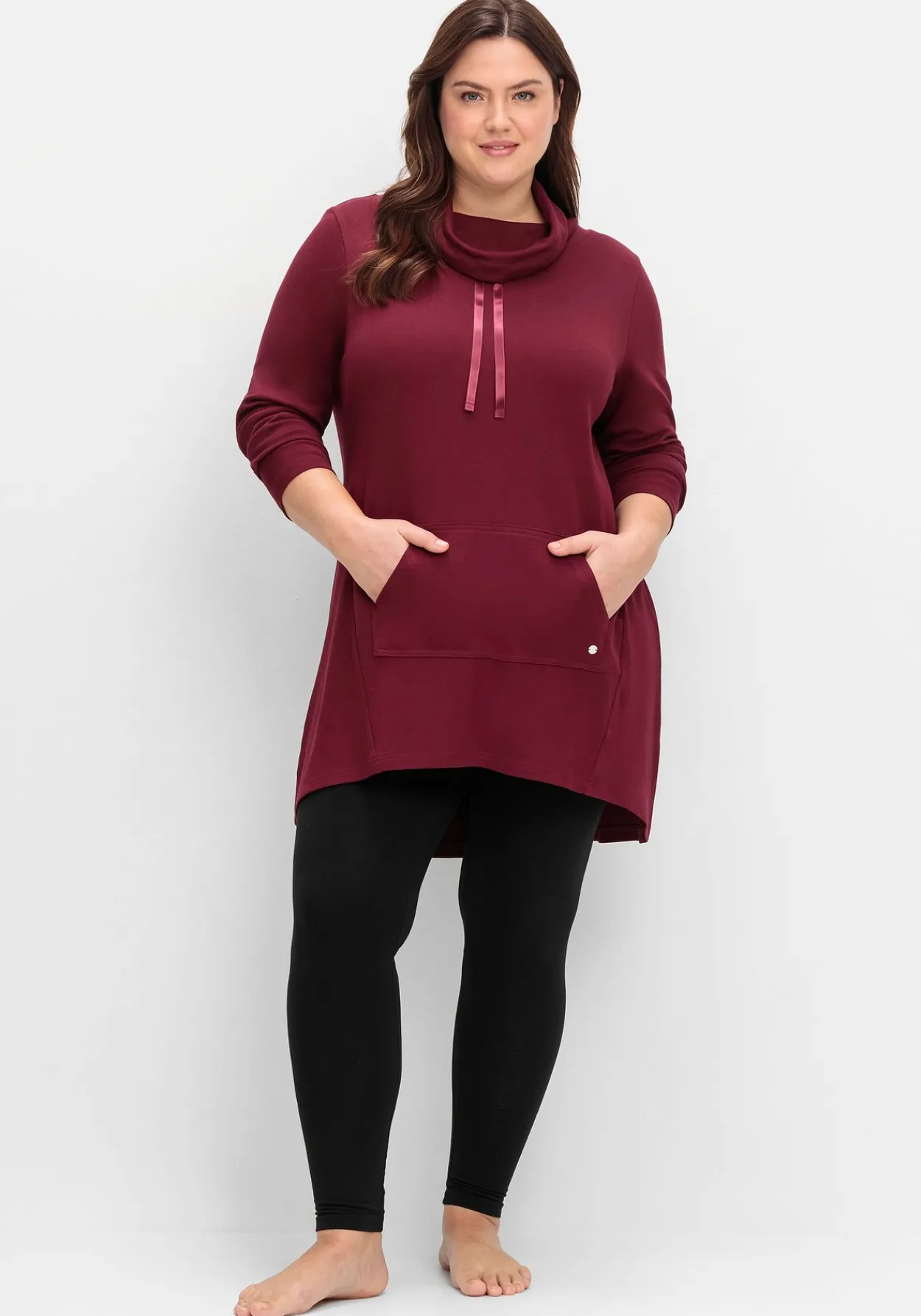 Oversize-Longshirt mit weitem Kragen und Tunnelzug<sheego Outlet