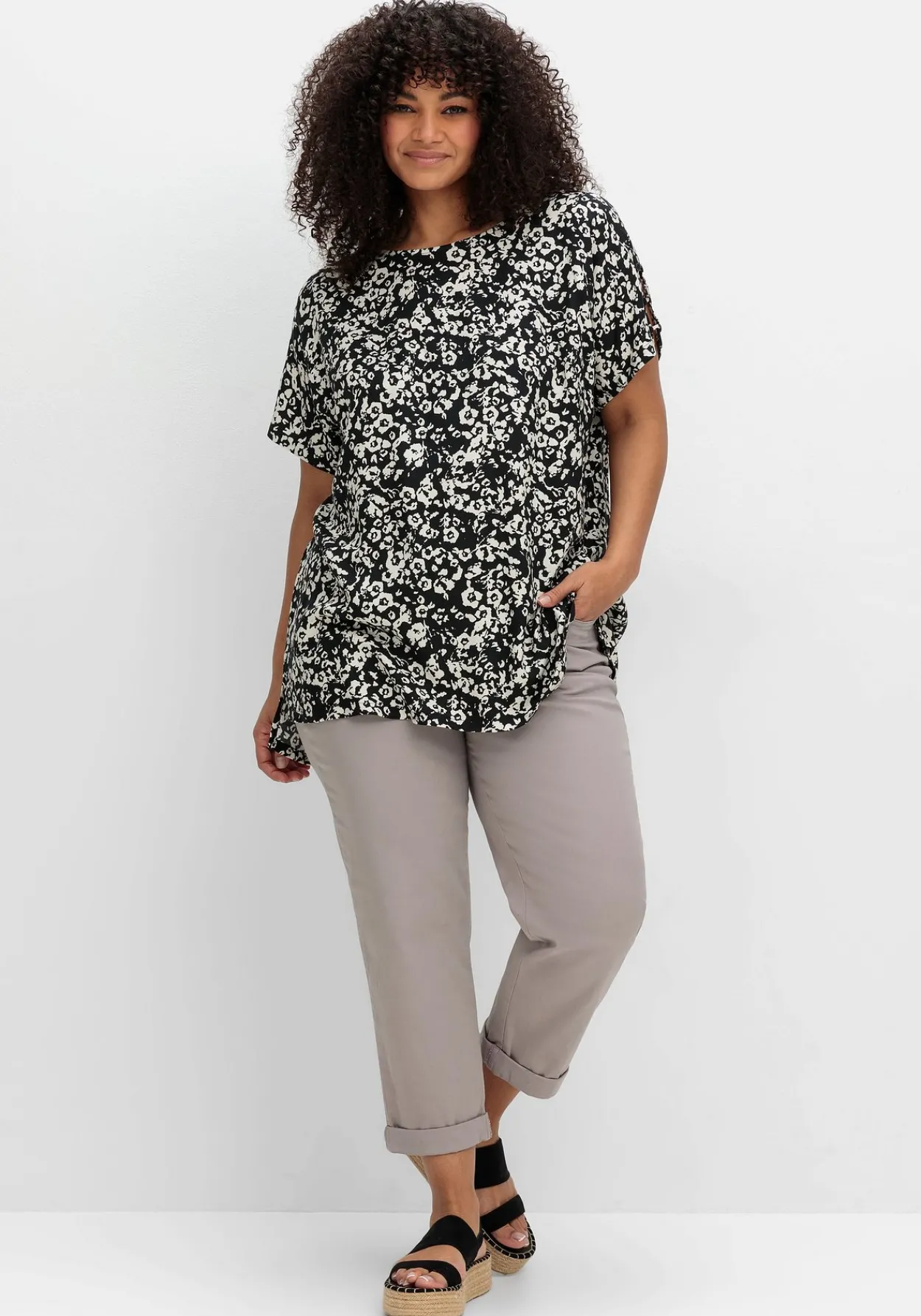 Oversize-Tunika mit Cut-outs an den Ärmeln<sheego New