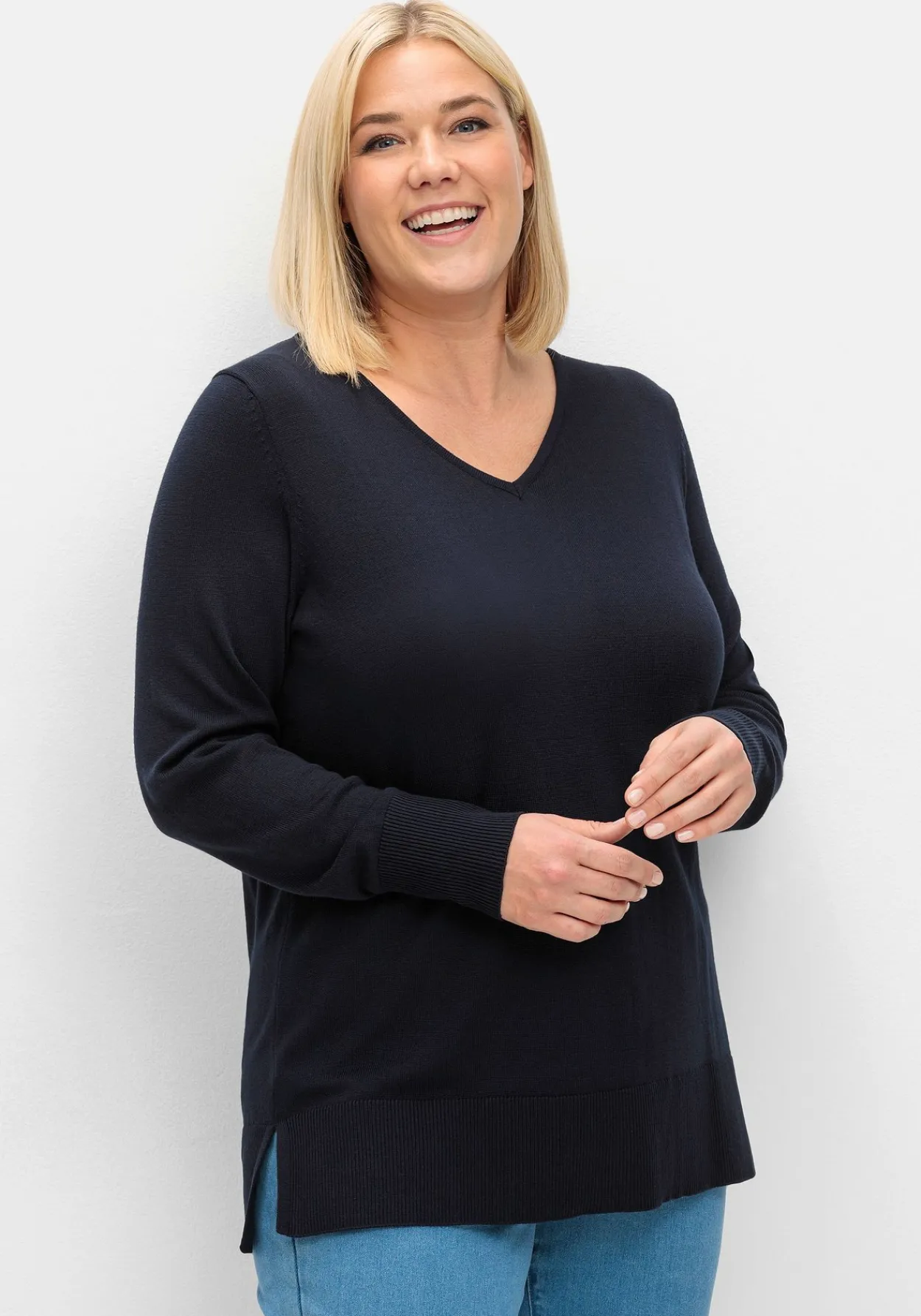 Pullover aus leichtem Strick, mit V-Ausschnitt<sheego Outlet