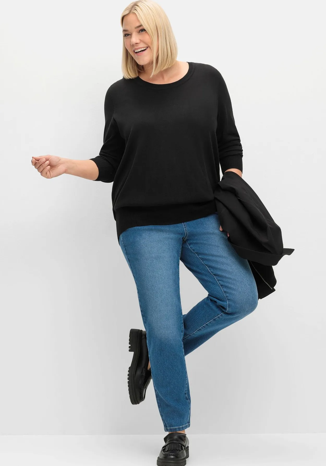 Pullover aus leichtem Strick, mit Rundhalsausschnitt<sheego Outlet