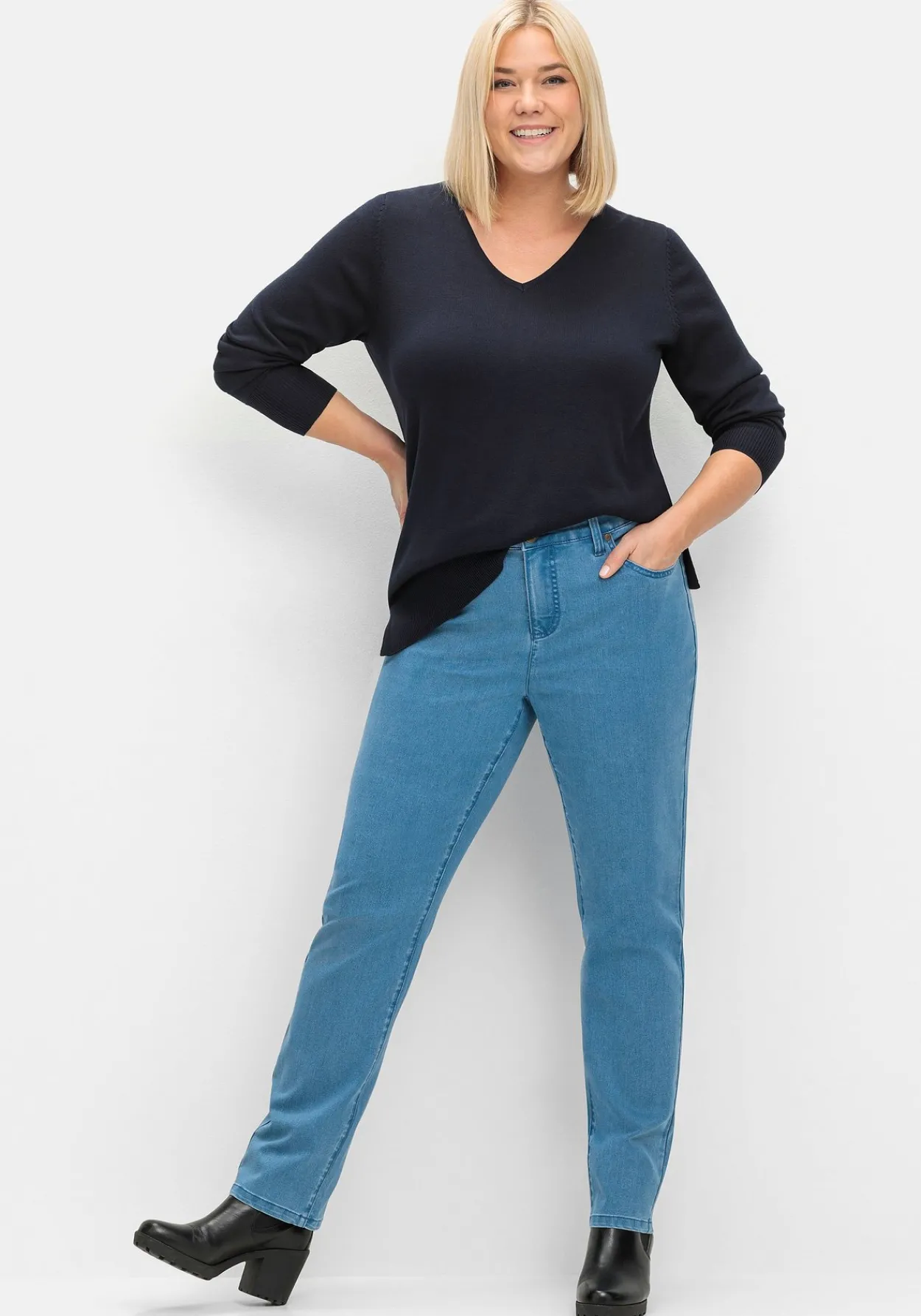 Pullover aus leichtem Strick, mit V-Ausschnitt<sheego Outlet