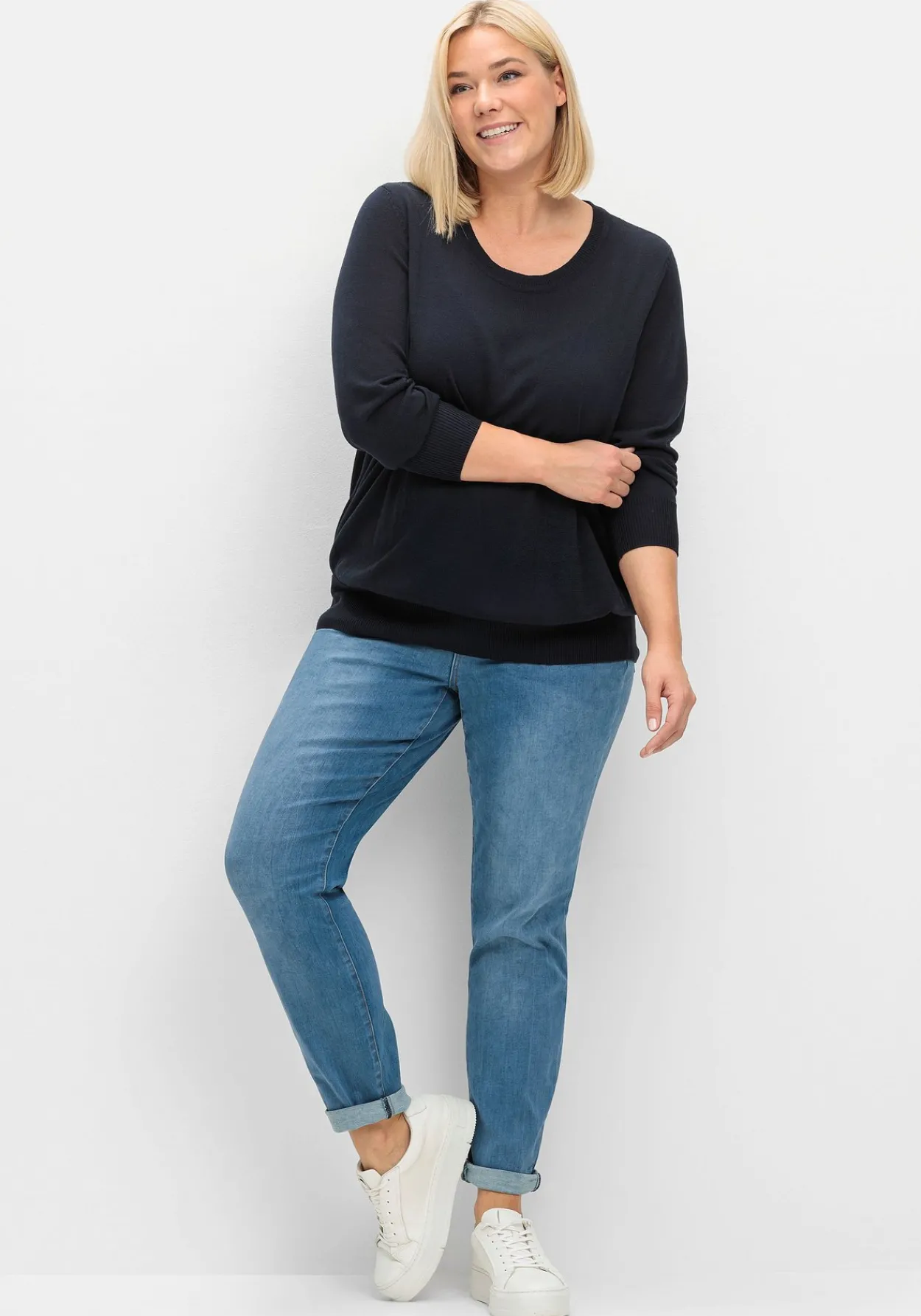 Pullover aus leichtem Strick, mit Rundhalsausschnitt<sheego Hot