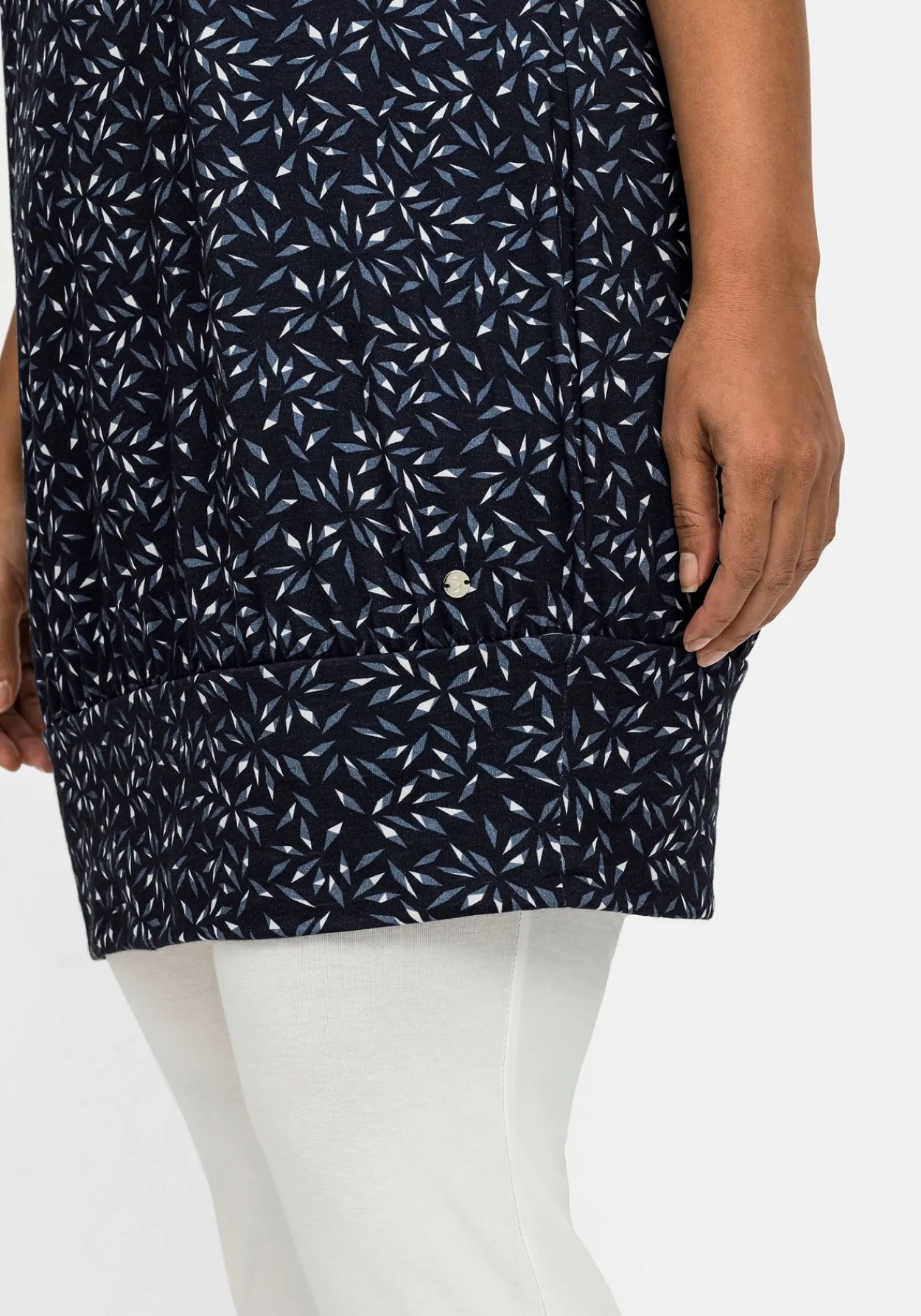 Relax-Shirtkleid mit Alloverdruck und breitem Saum<sheego Online
