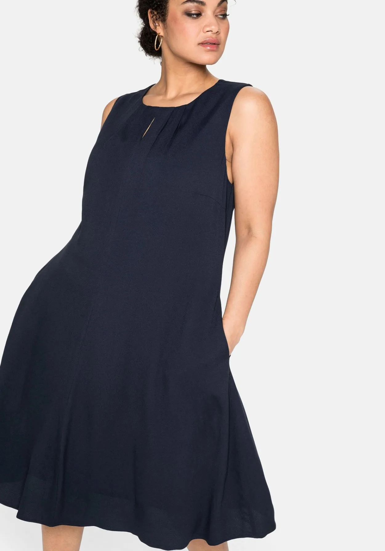 Ärmelloses Cocktailkleid mit Falten-Detail<sheego Outlet