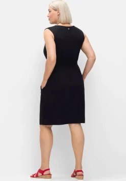 Ärmelloses Kleid in Wickeloptik mit gesmokten Details<sheego Discount