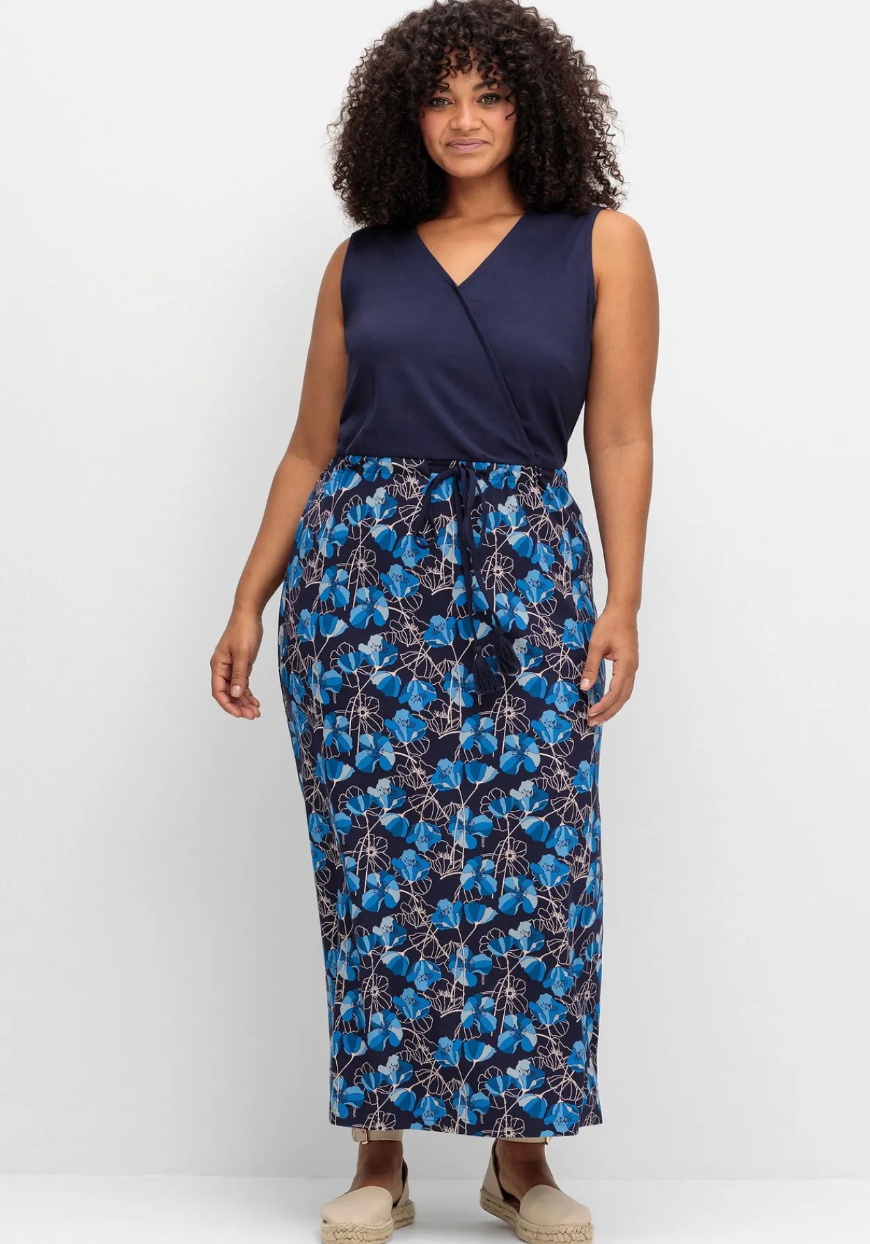 Ärmelloses Maxikleid in Wickeloptik<sheego Online