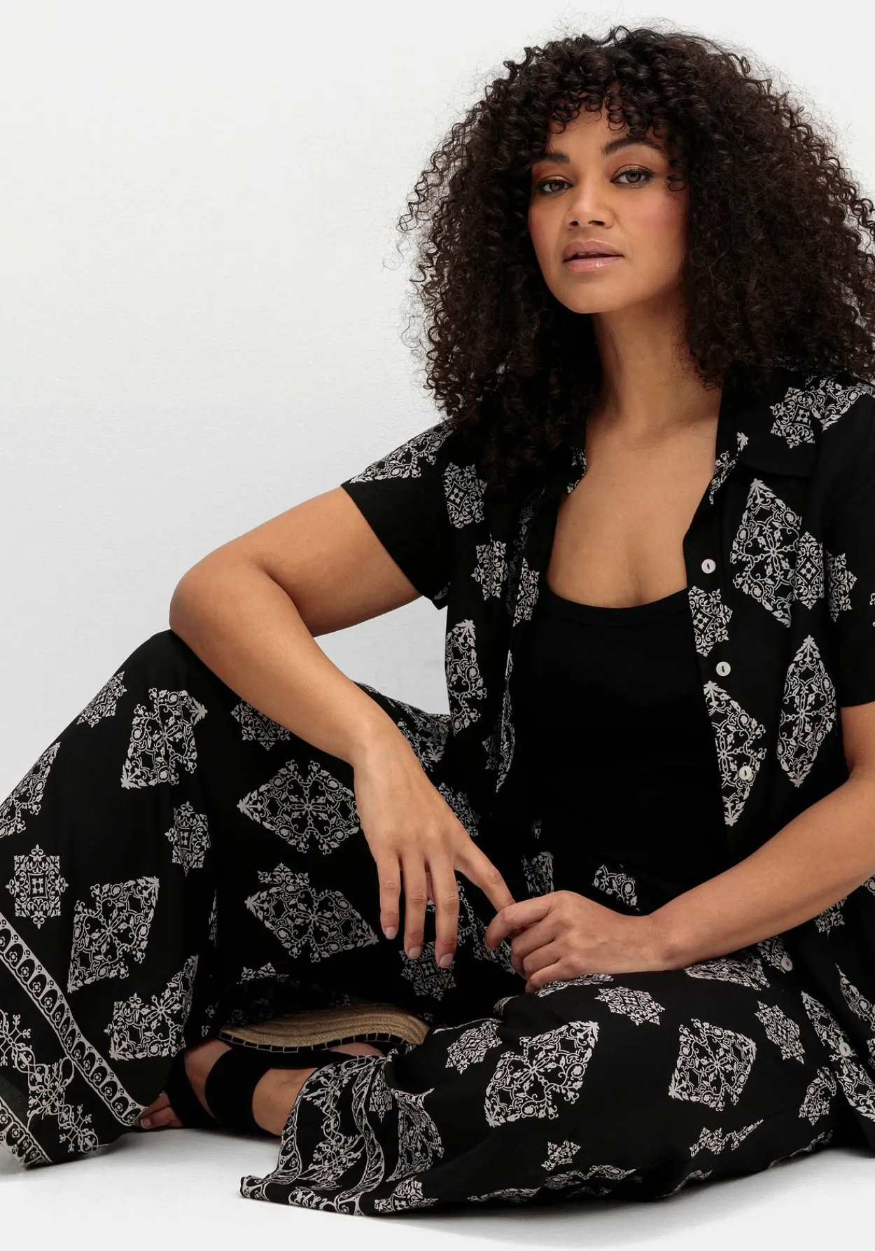Schlupfhose mit Allover- und Bordürendruck<sheego by Joe Browns Sale