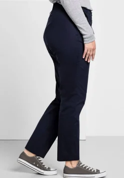 Schmal zulaufende Chinohose mit Bundfalten<sheego Discount