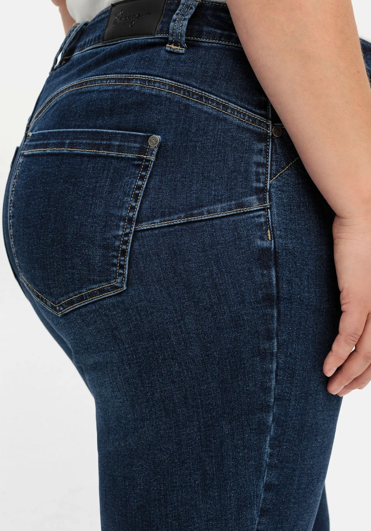 Schmale Caprijeans mit Push-up-Effekt, ultraflexibel<sheego Hot