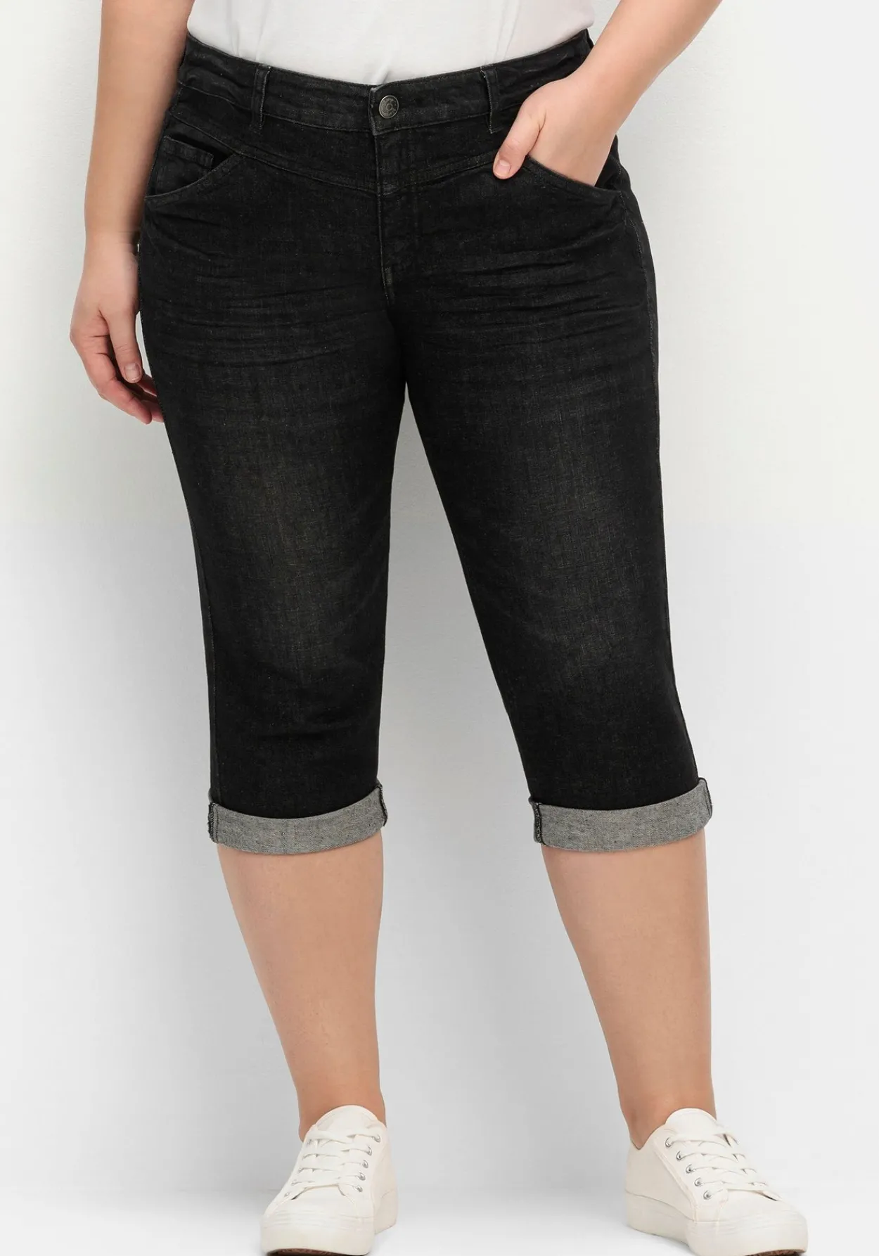 Schmale Caprijeans mit Used-Effekten<sheego Best