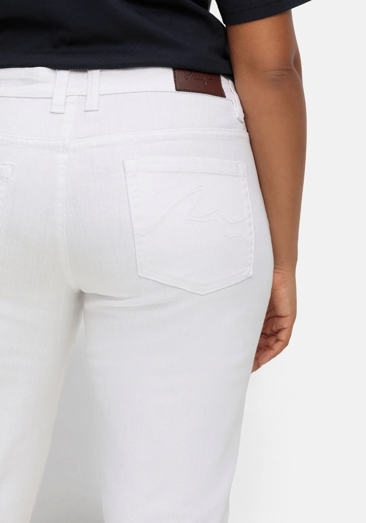 Schmale Caprijeans mit Used-Effekten<sheego Hot