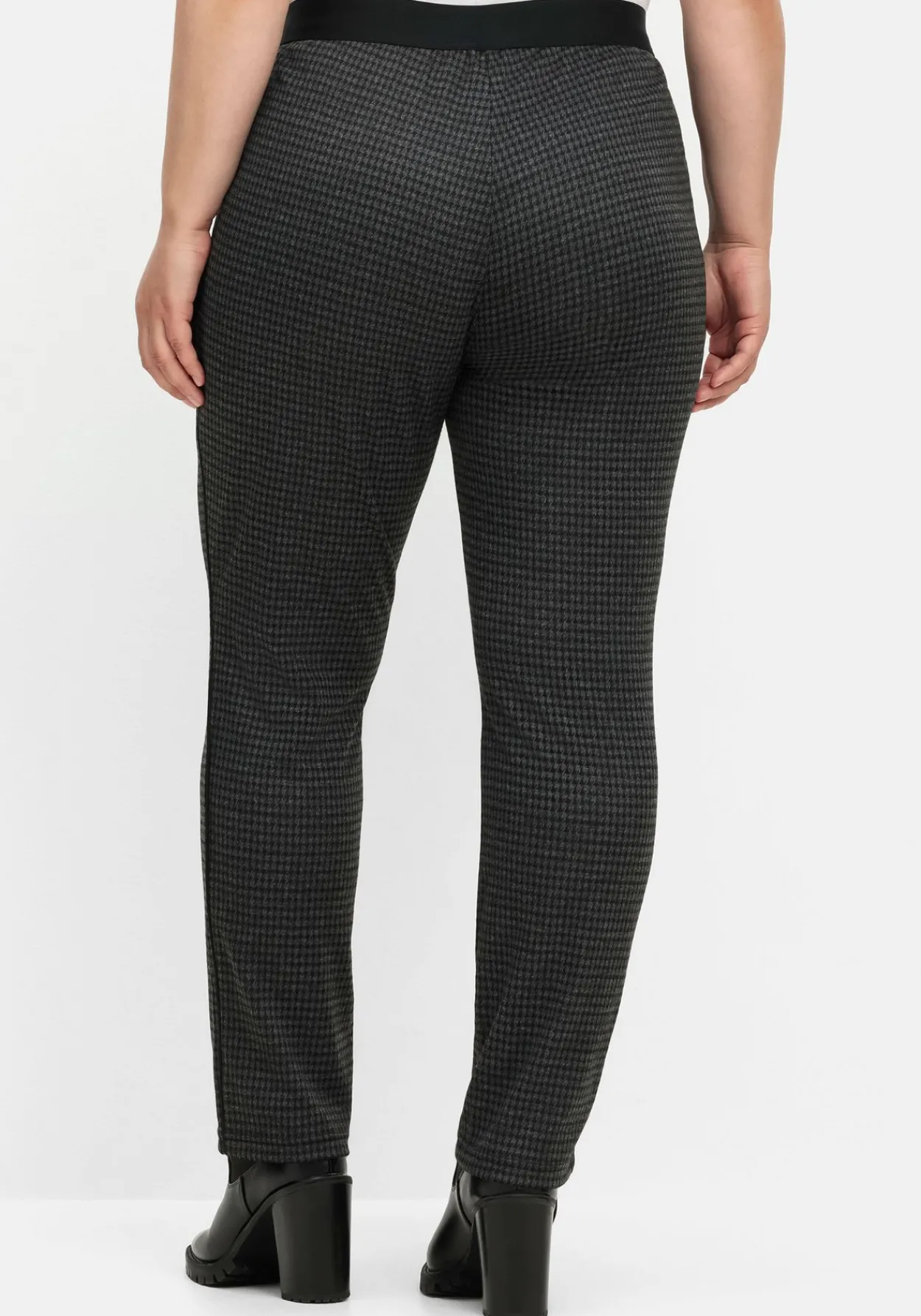 Schmale Hose mit grafischem Muster und Stretchbund<sheego Best