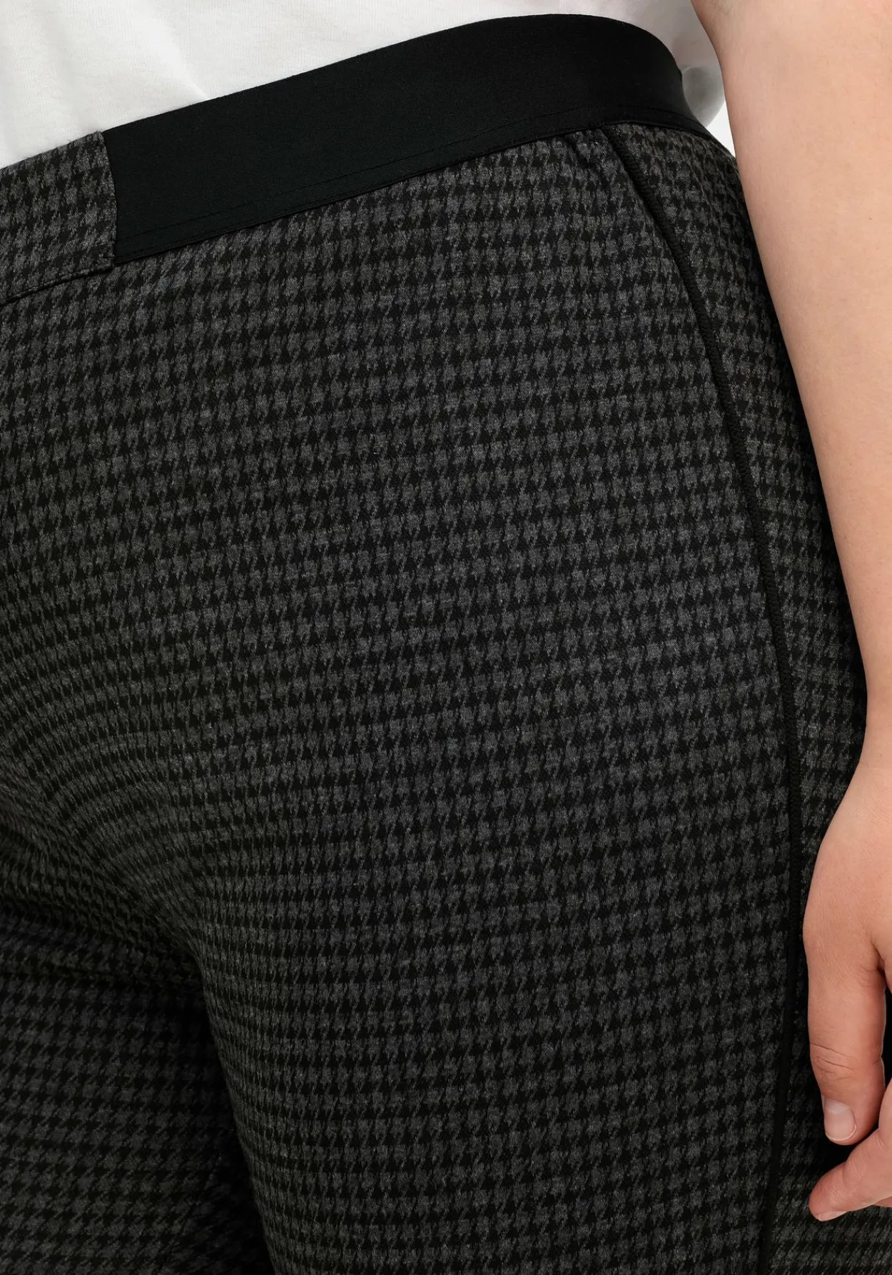 Schmale Hose mit grafischem Muster und Stretchbund<sheego Best