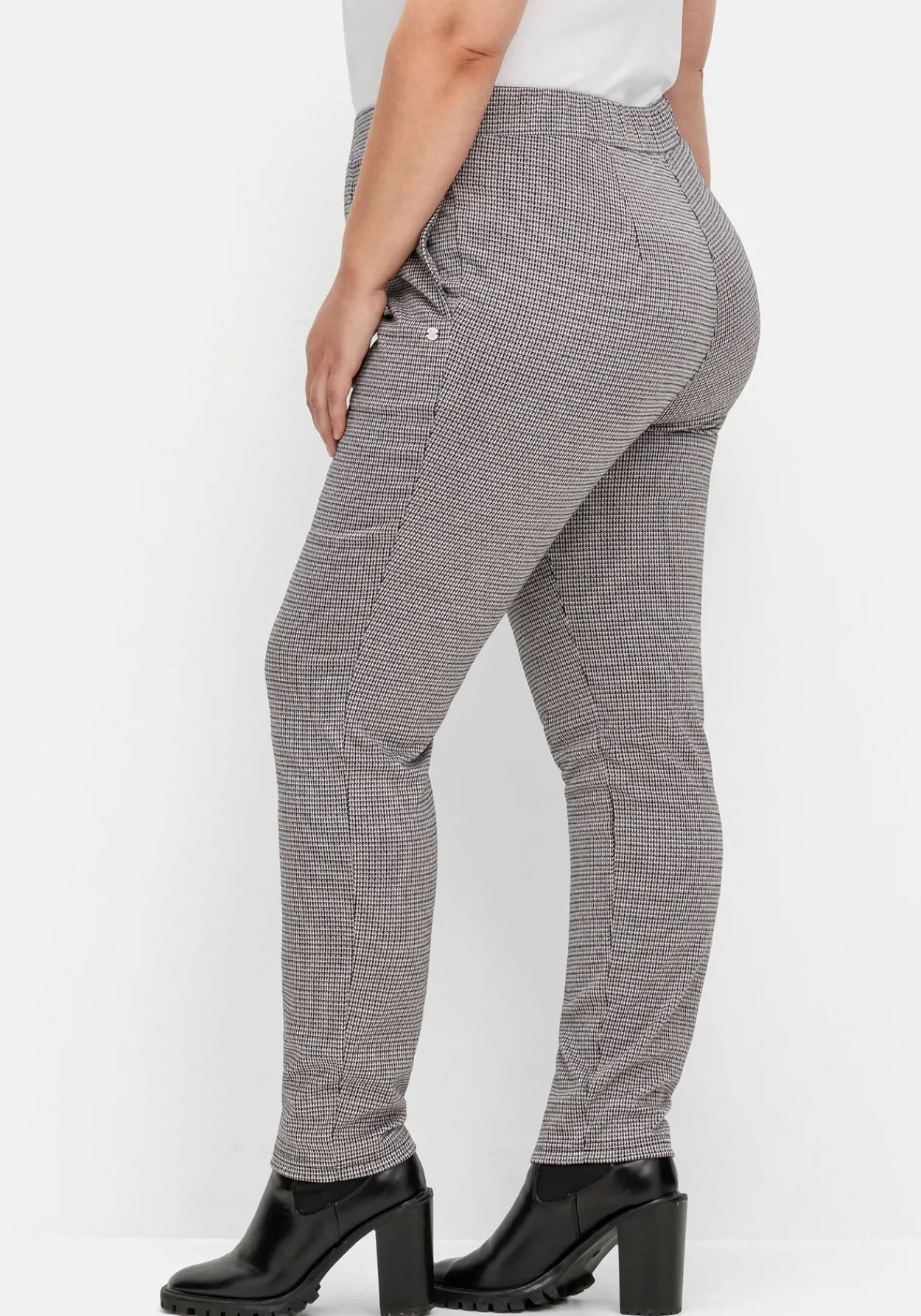 Schmale Hose mit Karomuster und Stretchbund<sheego New