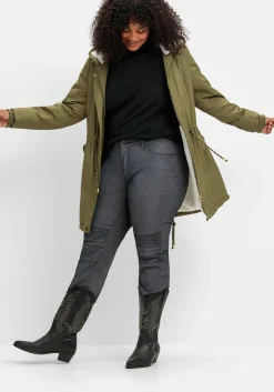 Schmale Jeans mit Ziernieten und Biesen<sheego Hot