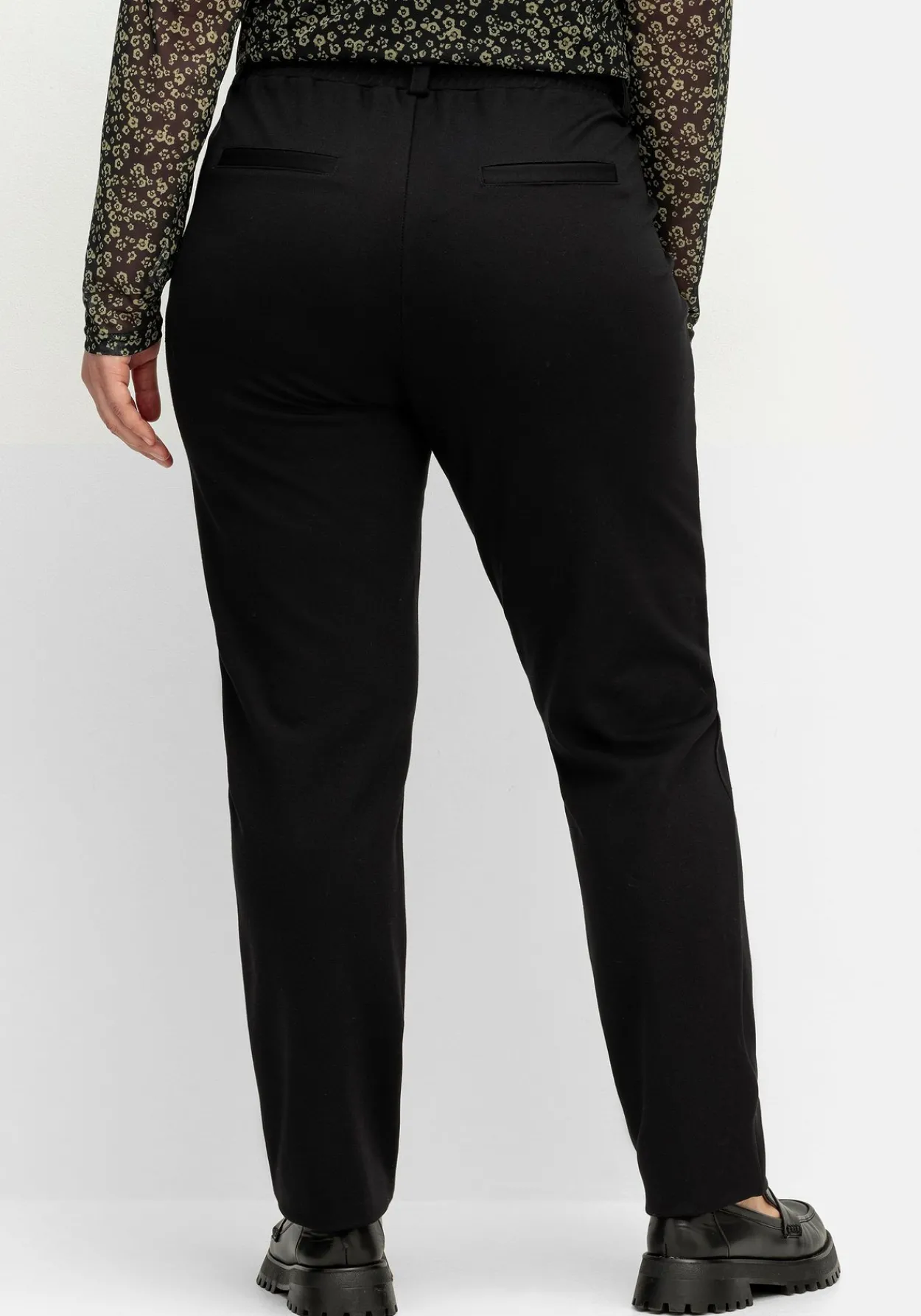 Schmale Joggpants im Cargostil, mit Komfortbund<sheego Clearance