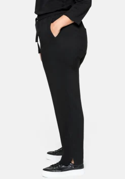 Schmale Joggpants mit Schlupfbund und Eingrifftaschen<sheego Hot