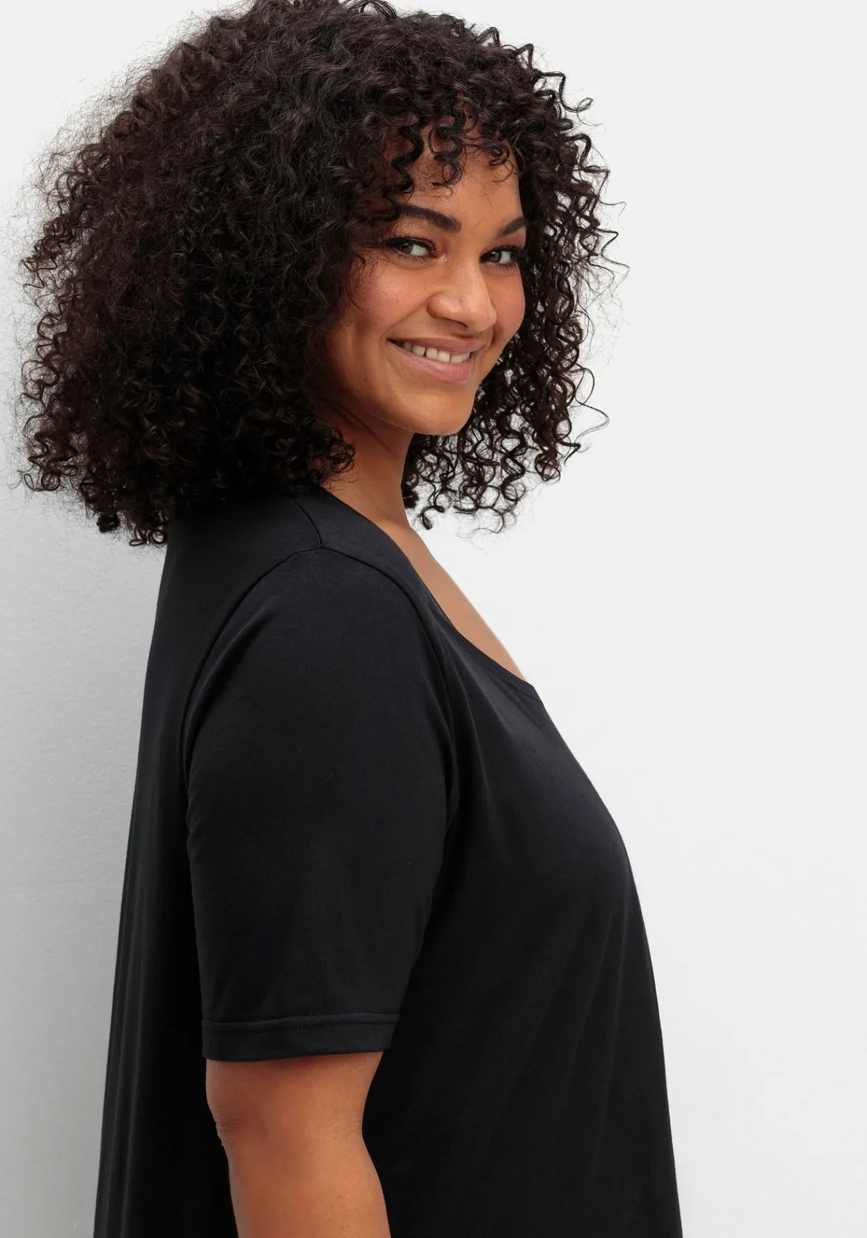Shirt in A-Linie, mit Kellerfalten am Ausschnitt<sheego Outlet