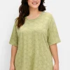 Shirt mit Alloverprint, leicht tailliert<sheego Hot