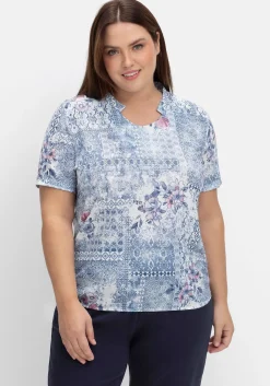 Shirt mit Alloverprint und V-Ausschnitt<sheego Hot