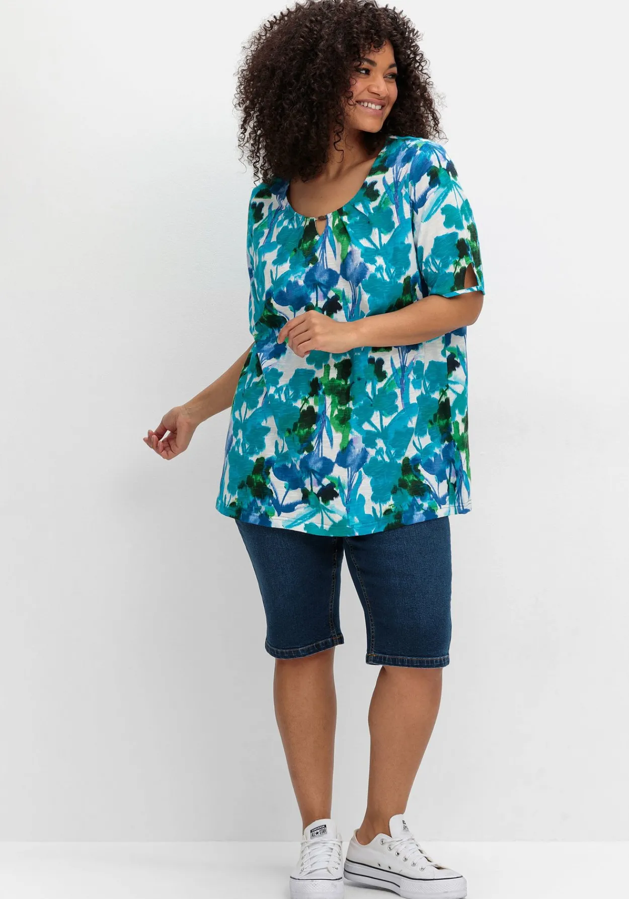 Shirt mit Blätterprint und Perlen-Detail<sheego Online