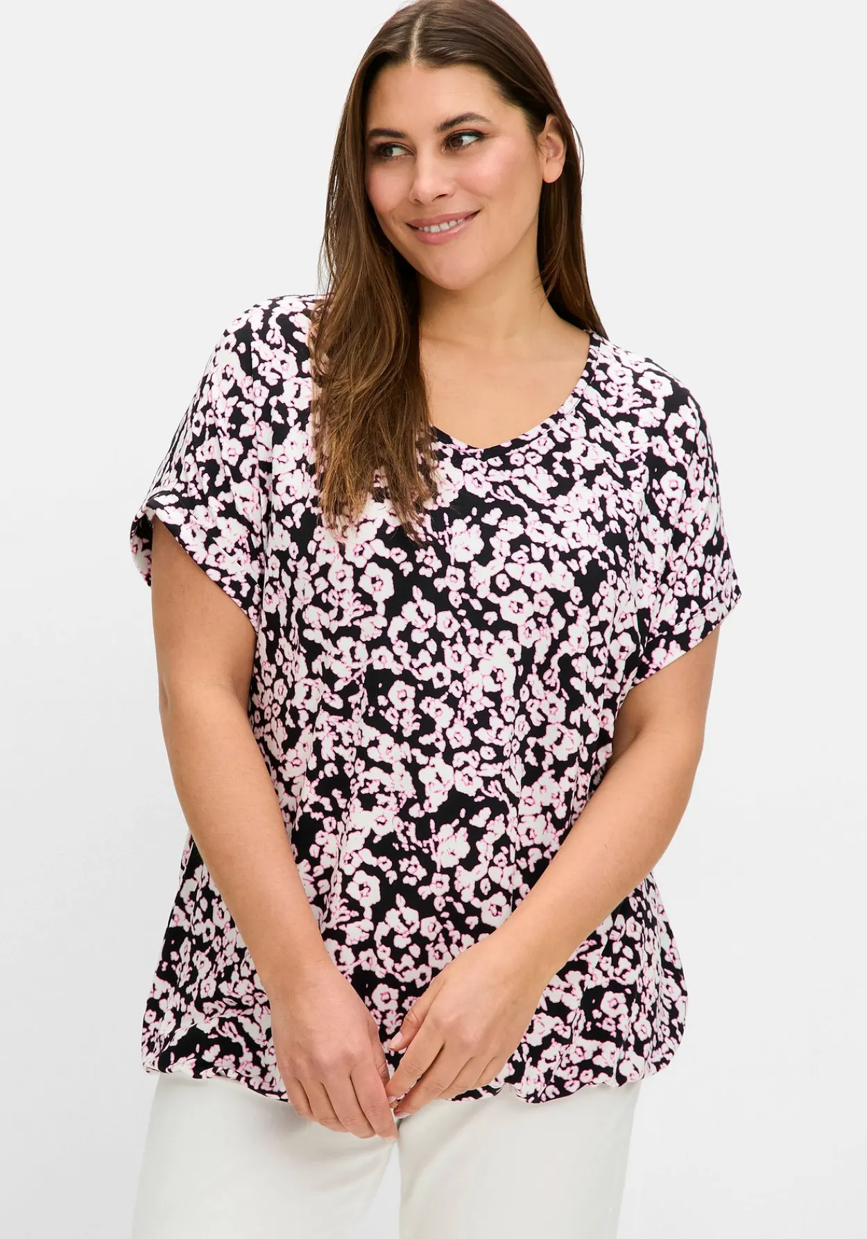 Shirt mit Blumendruck und Saum-Gummizug<sheego Hot