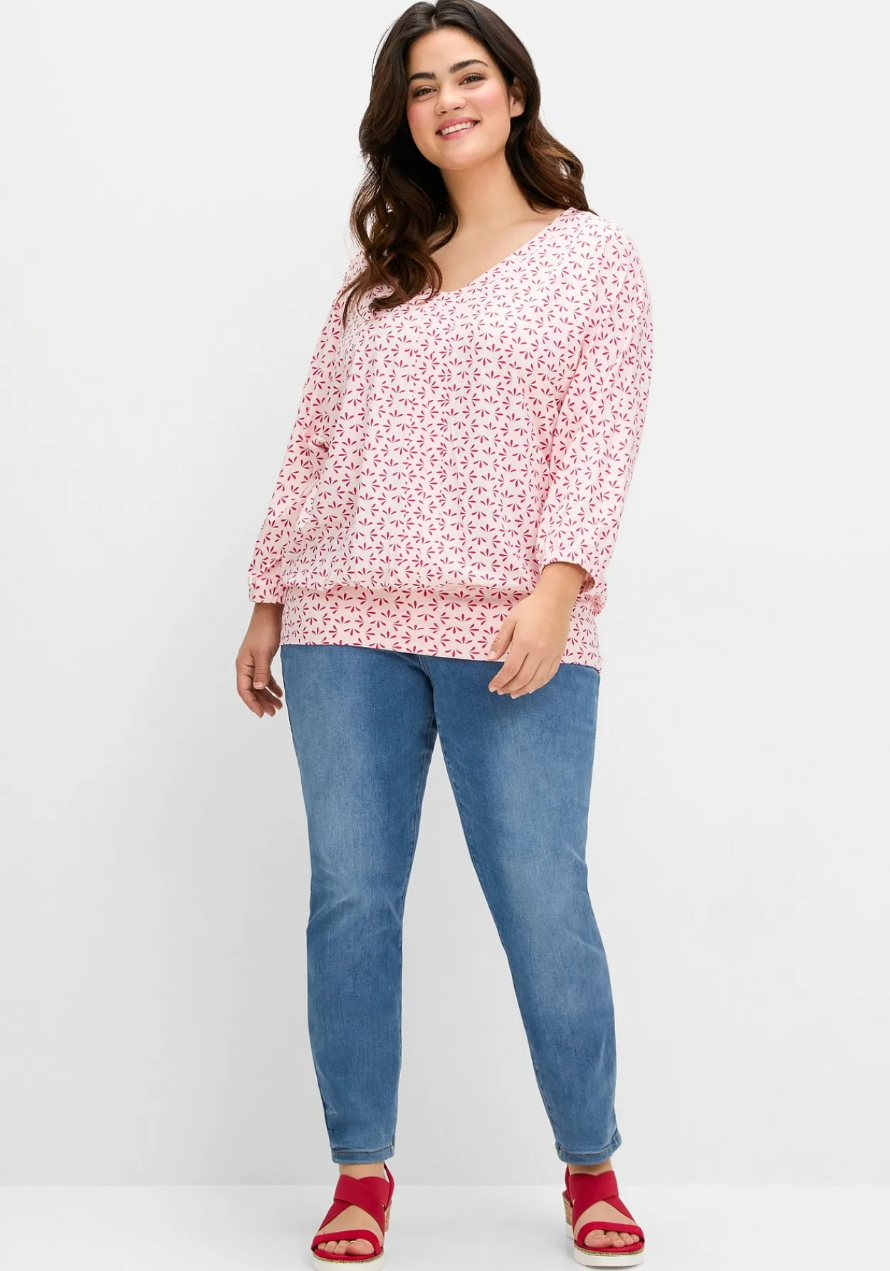 Shirt mit 3/4-Fledermausärmeln und V-Ausschnitt<sheego Fashion