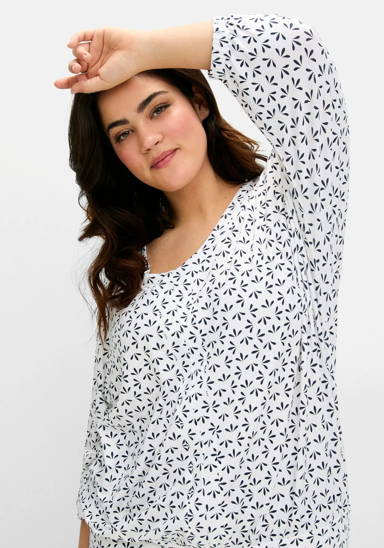 Shirt mit 3/4-Fledermausärmeln und V-Ausschnitt<sheego Fashion