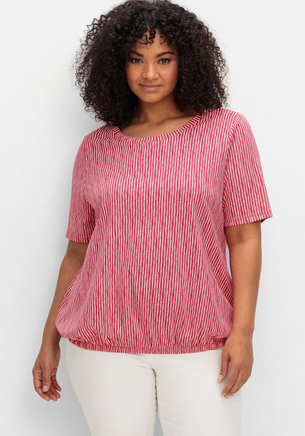 Shirt mit Minimal-Alloverdruck und Gummizugbund<sheego Discount