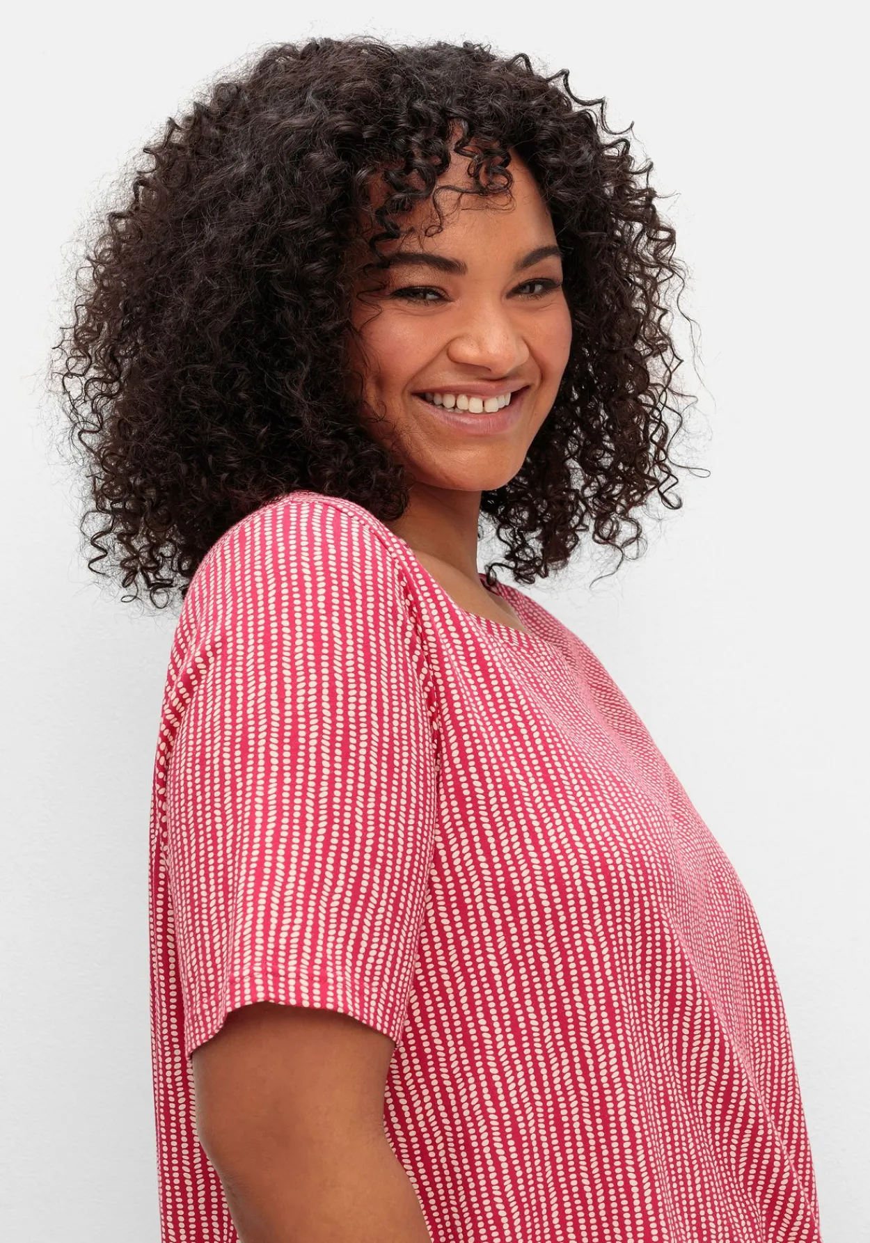 Shirt mit Minimal-Alloverdruck und Gummizugbund<sheego Discount