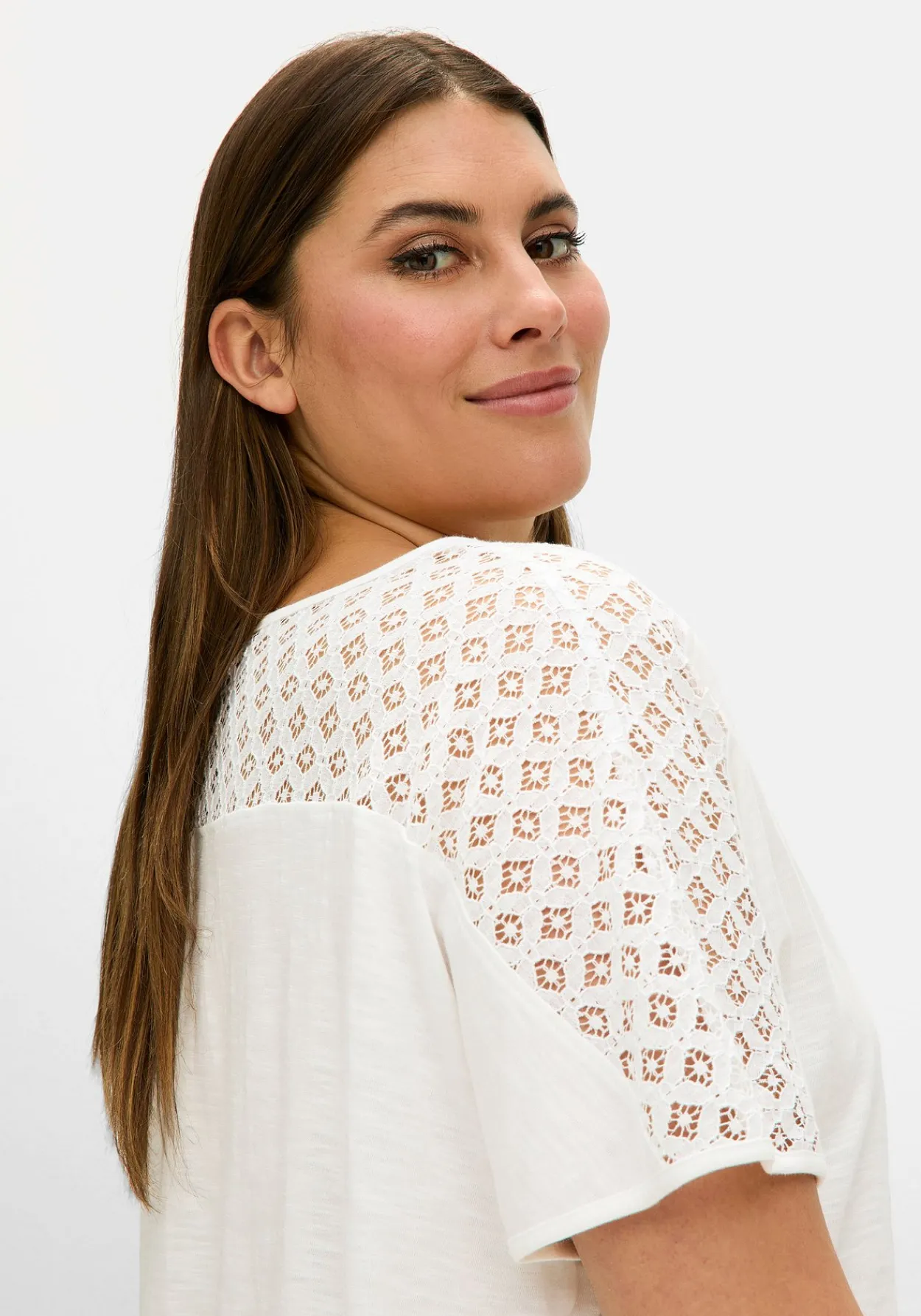 Shirt mit Spitze und V-Ausschnitt, aus Flammgarnjersey<sheego Online